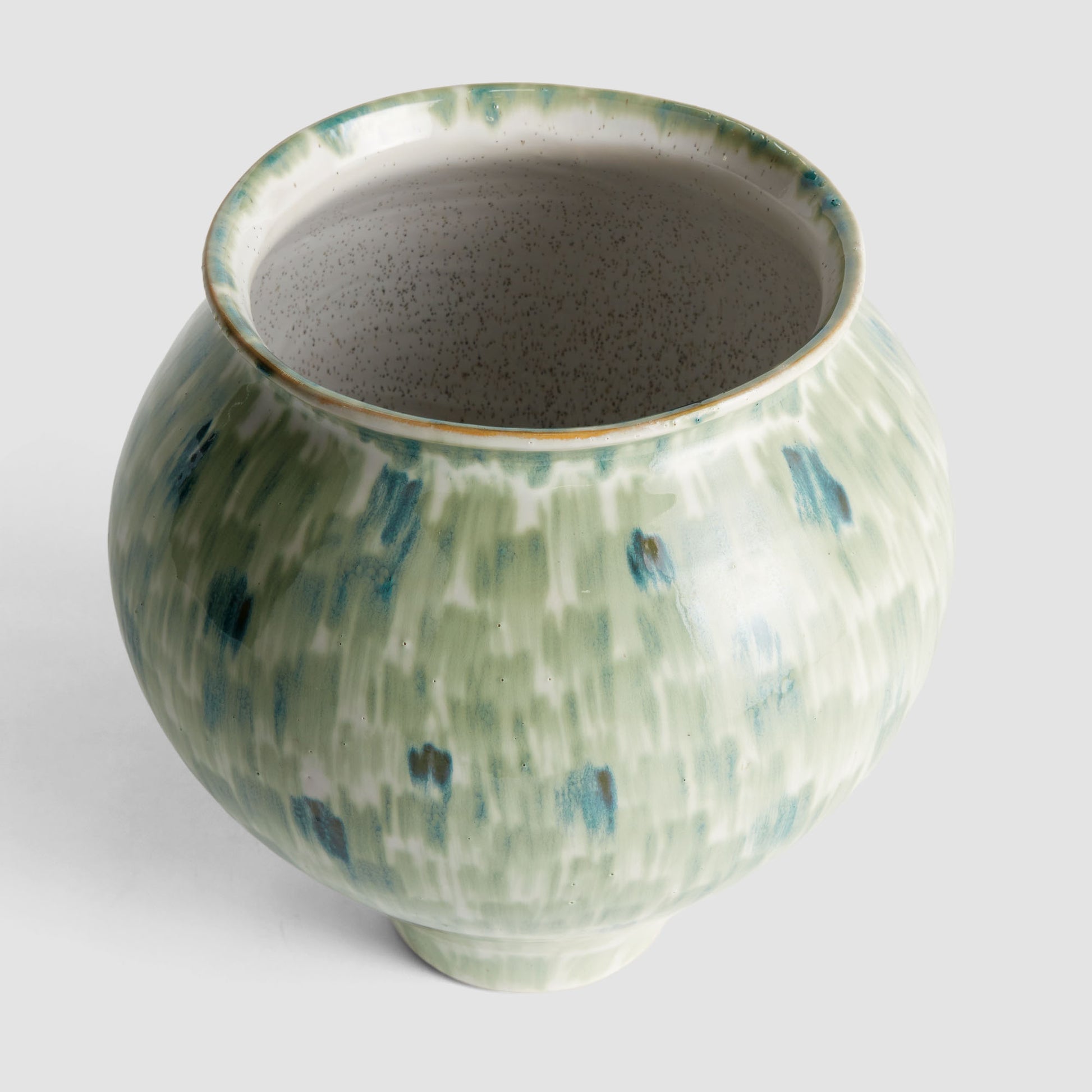 Green stoneware small vase - stylish home accent (Image4).