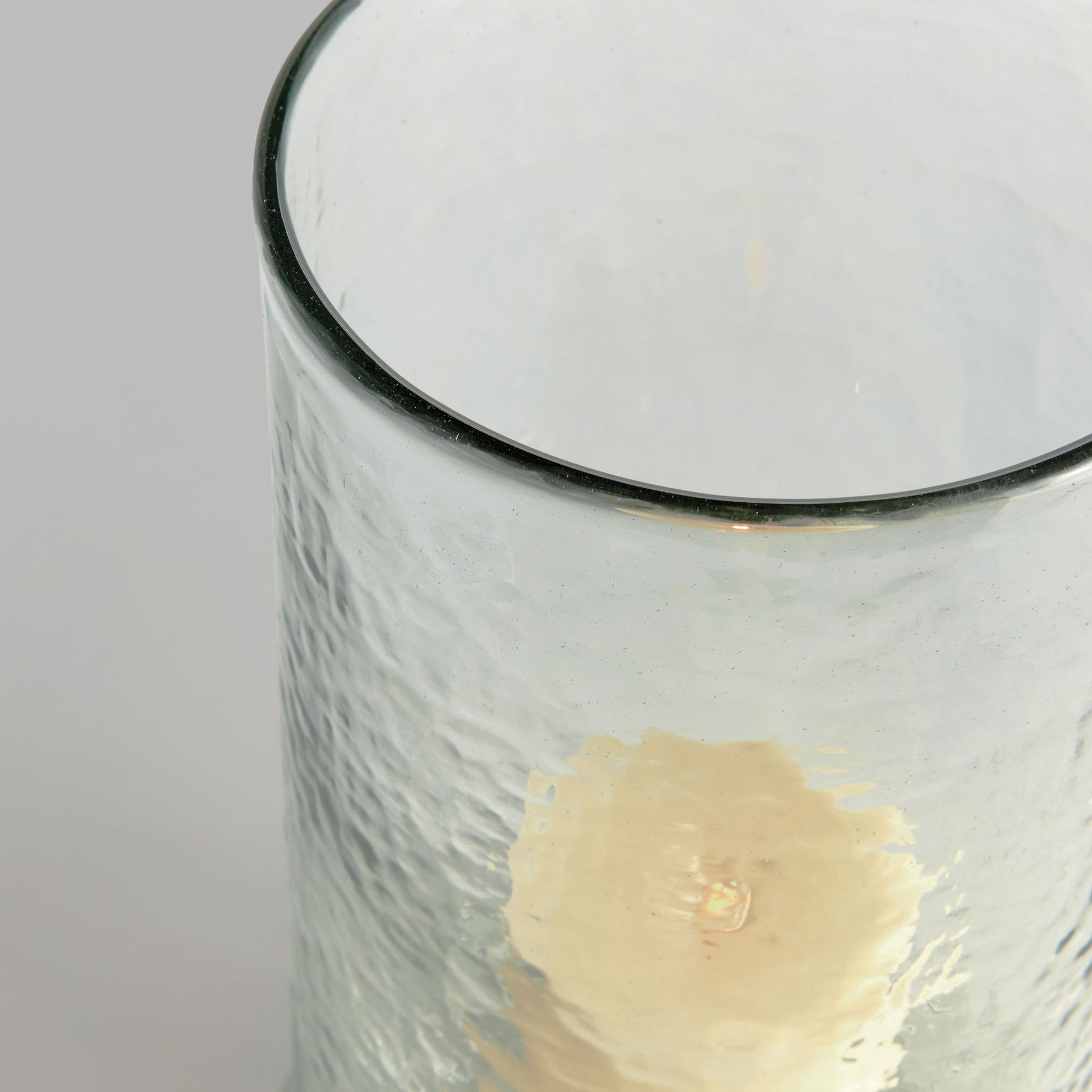 Hammered clear glass large hurricane - stylish home accent (Image4).