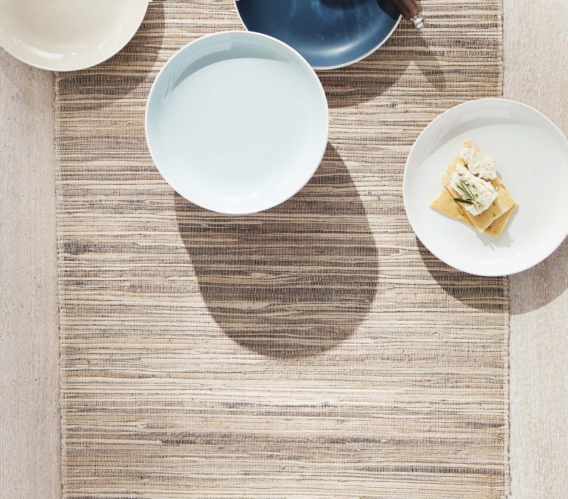 Handmade water hyacinth and cedar table runner - stylish home accent (Image6).