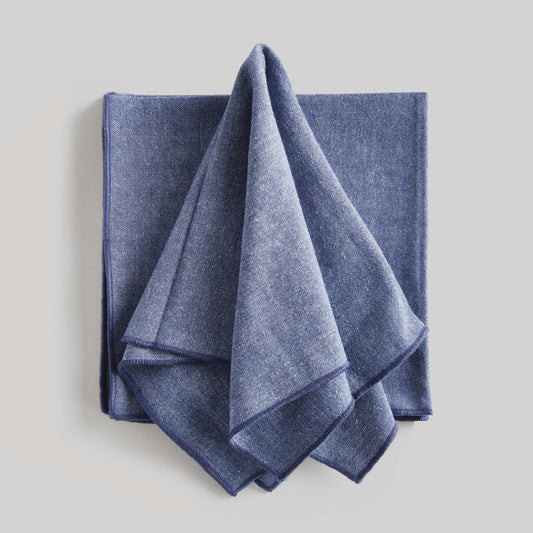 Heathered blue with navy border cotton dinner napkins (set of 4) - stylish home accent (Image1).