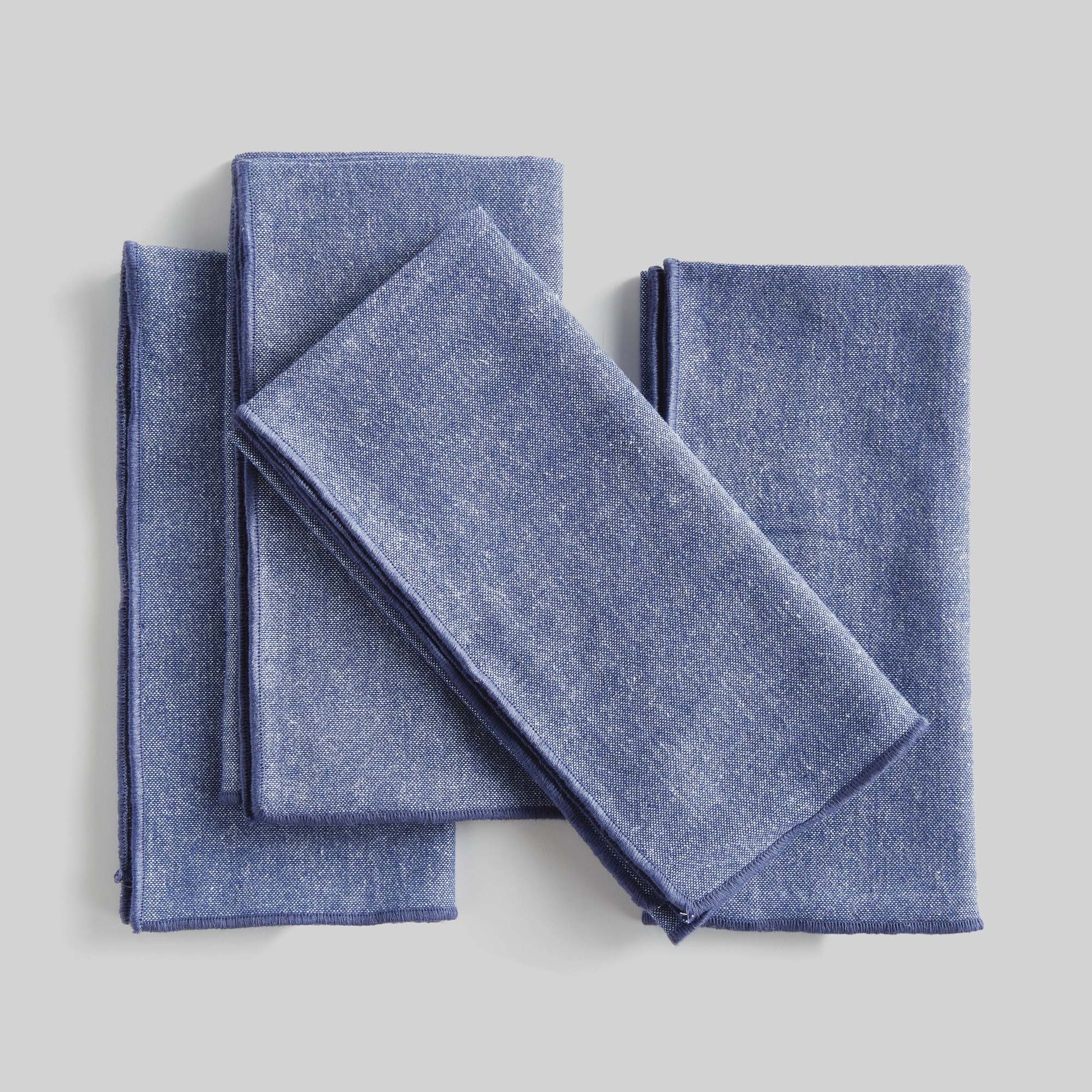 Heathered blue with navy border cotton dinner napkins (set of 4) - stylish home accent (Image3).