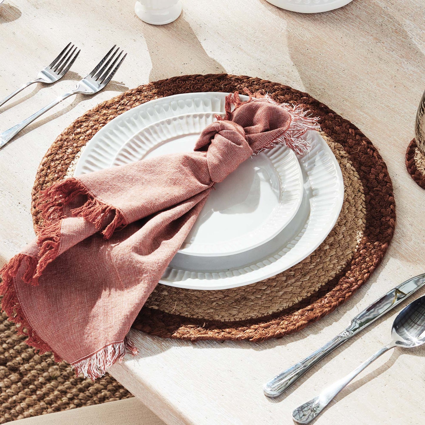Jute coil round placemats (set of 8) - stylish home accent (Image1).