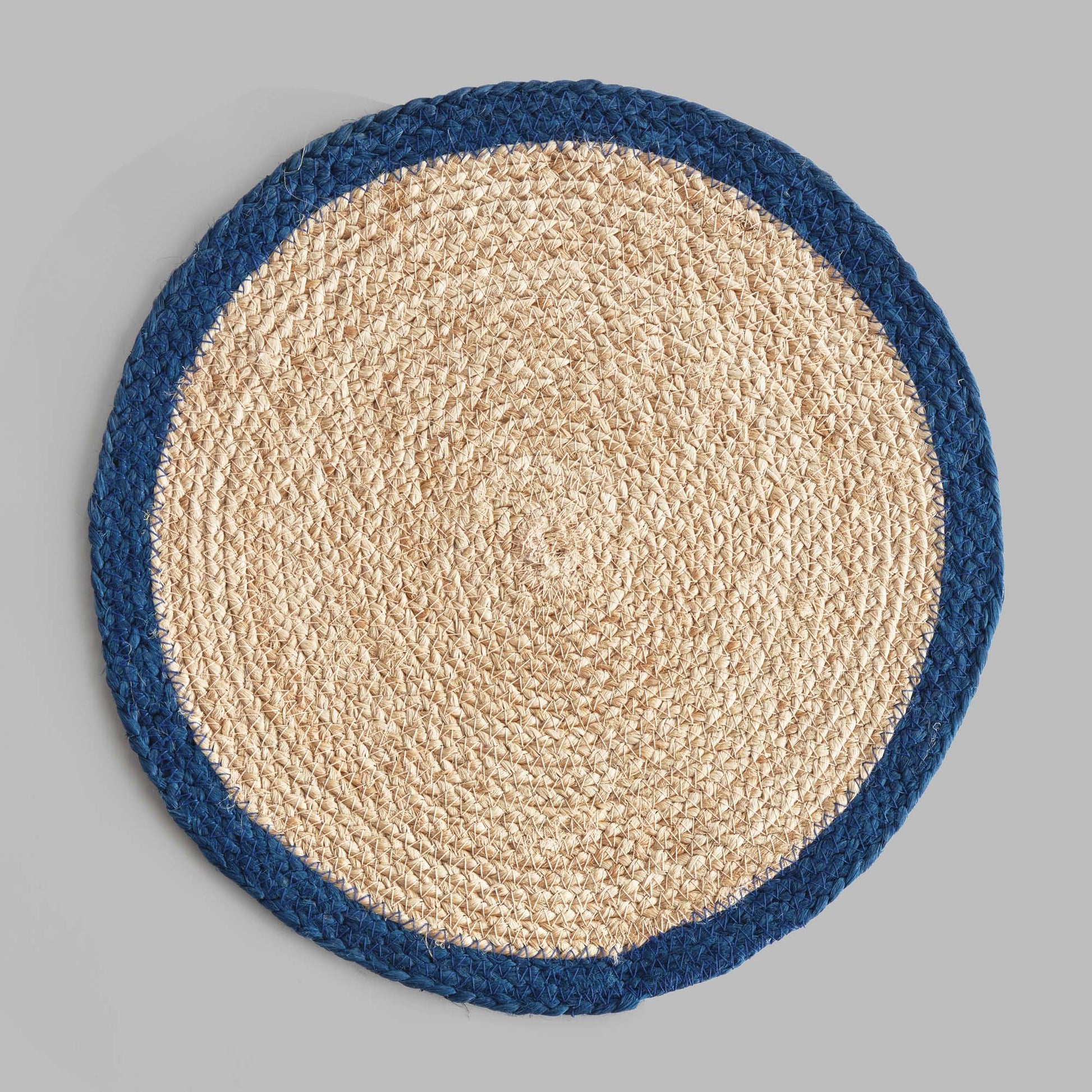 Jute round placemats with navy border (set of 8) - stylish home accent (Image3).