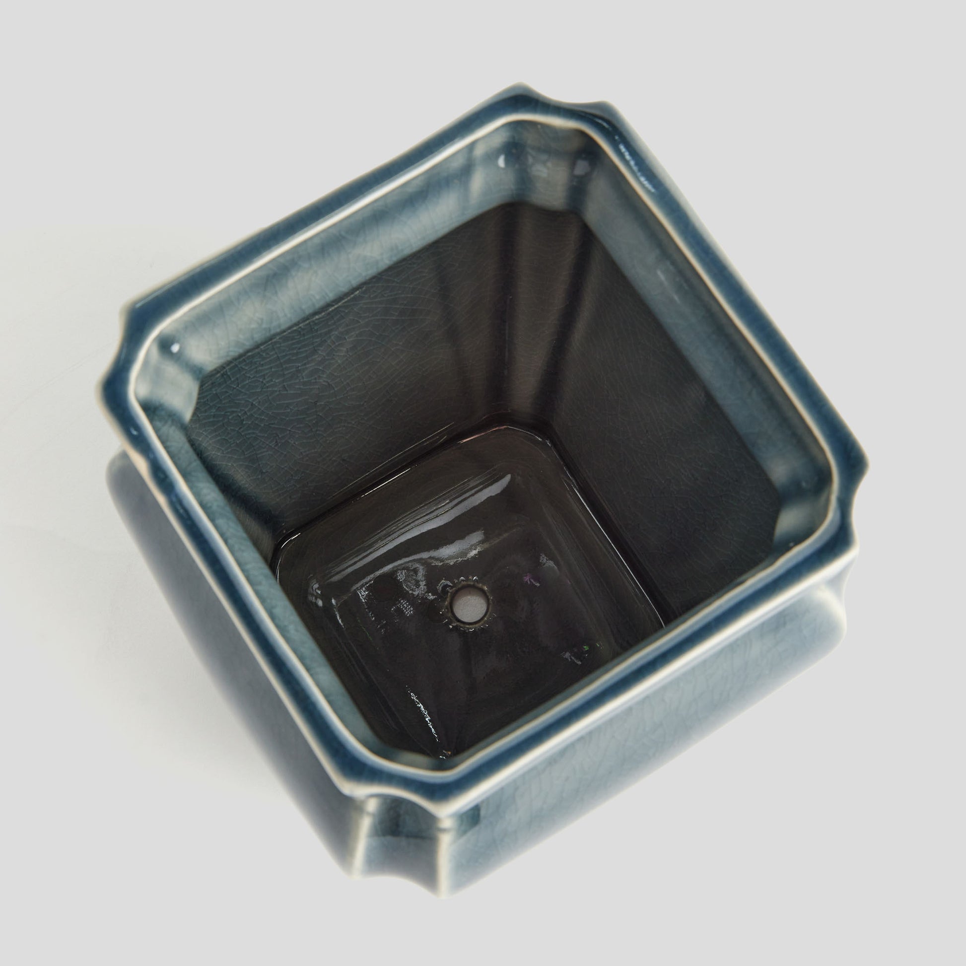 Large blue reactive glaze ceramic pot - stylish home accent (Image2).