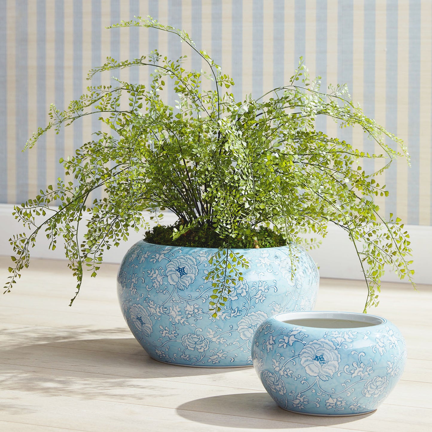 Large chinoiserie light blue hand-painted porcelain pot - stylish home accent (Image3).