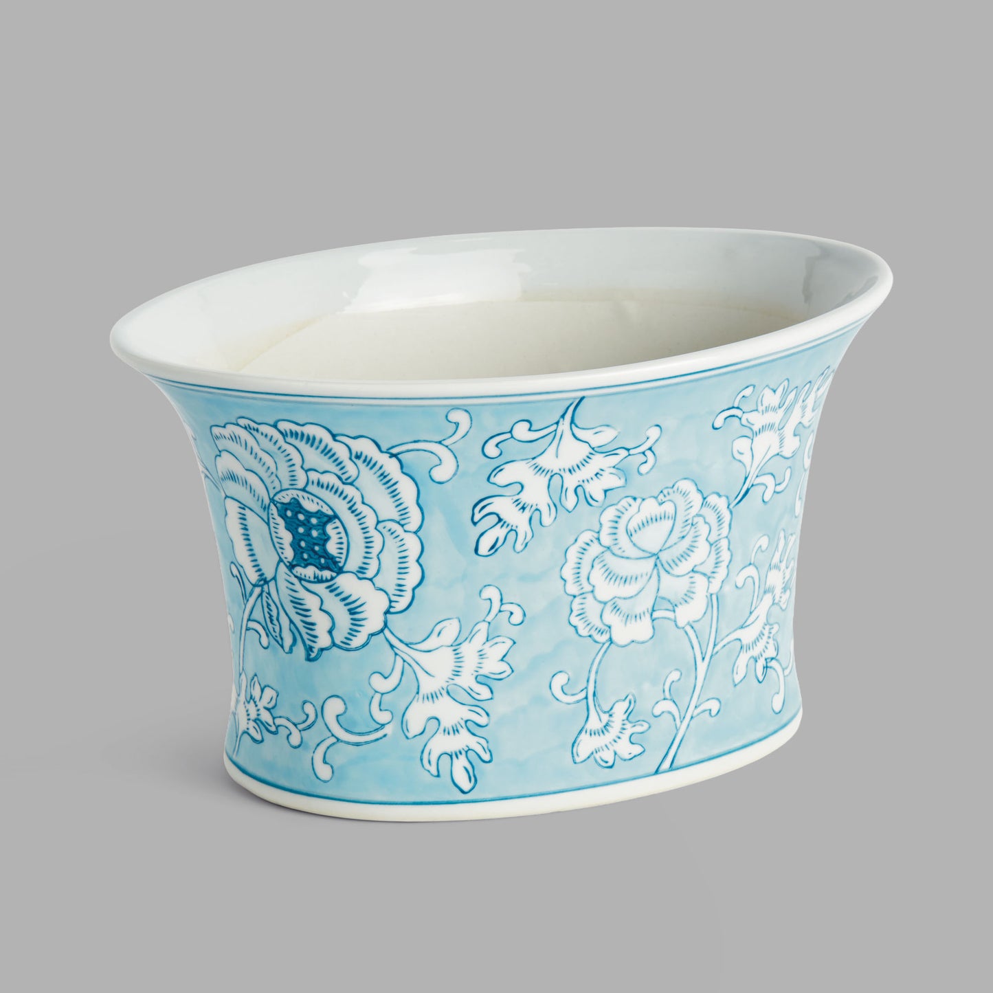 Large light blue hand-painted chinoiserie porcelain cachepot - stylish home accent (Image1).