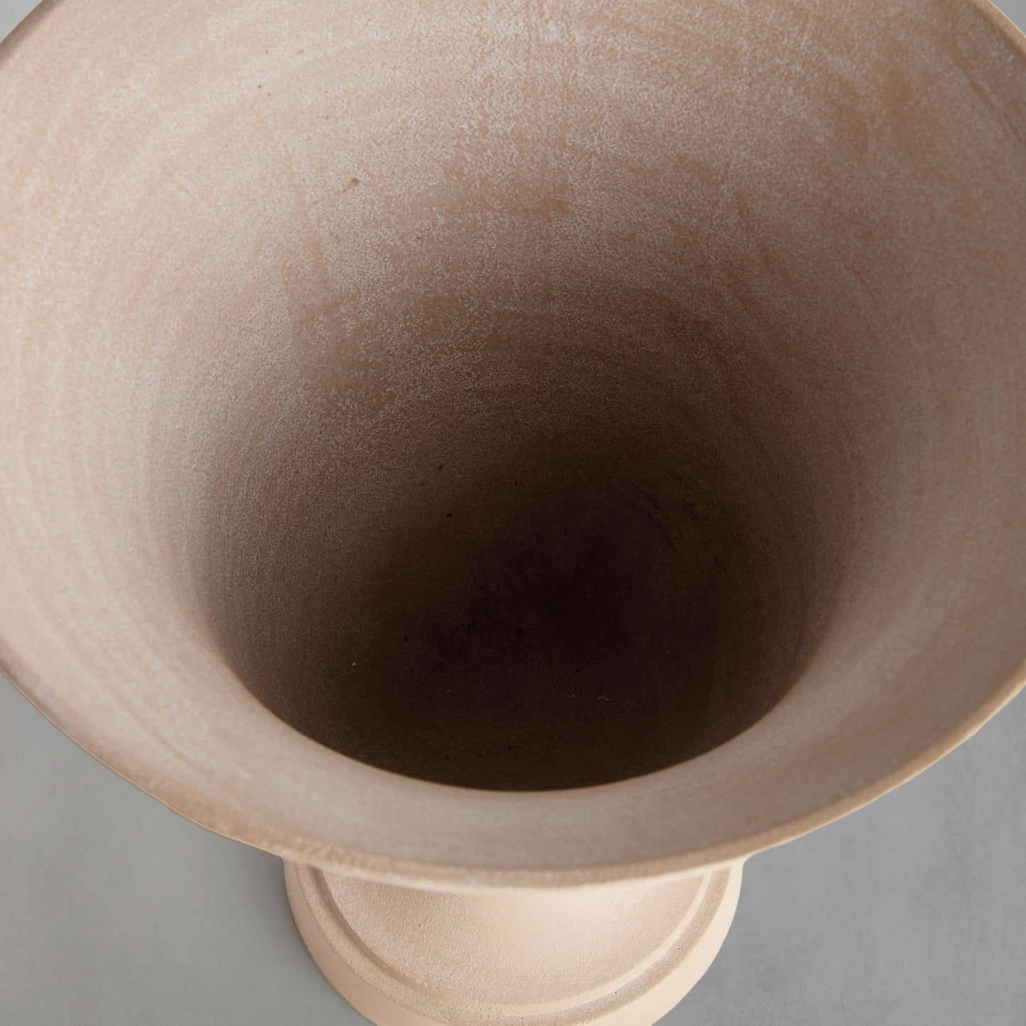 Large sandstone vase - stylish home accent (Image2).