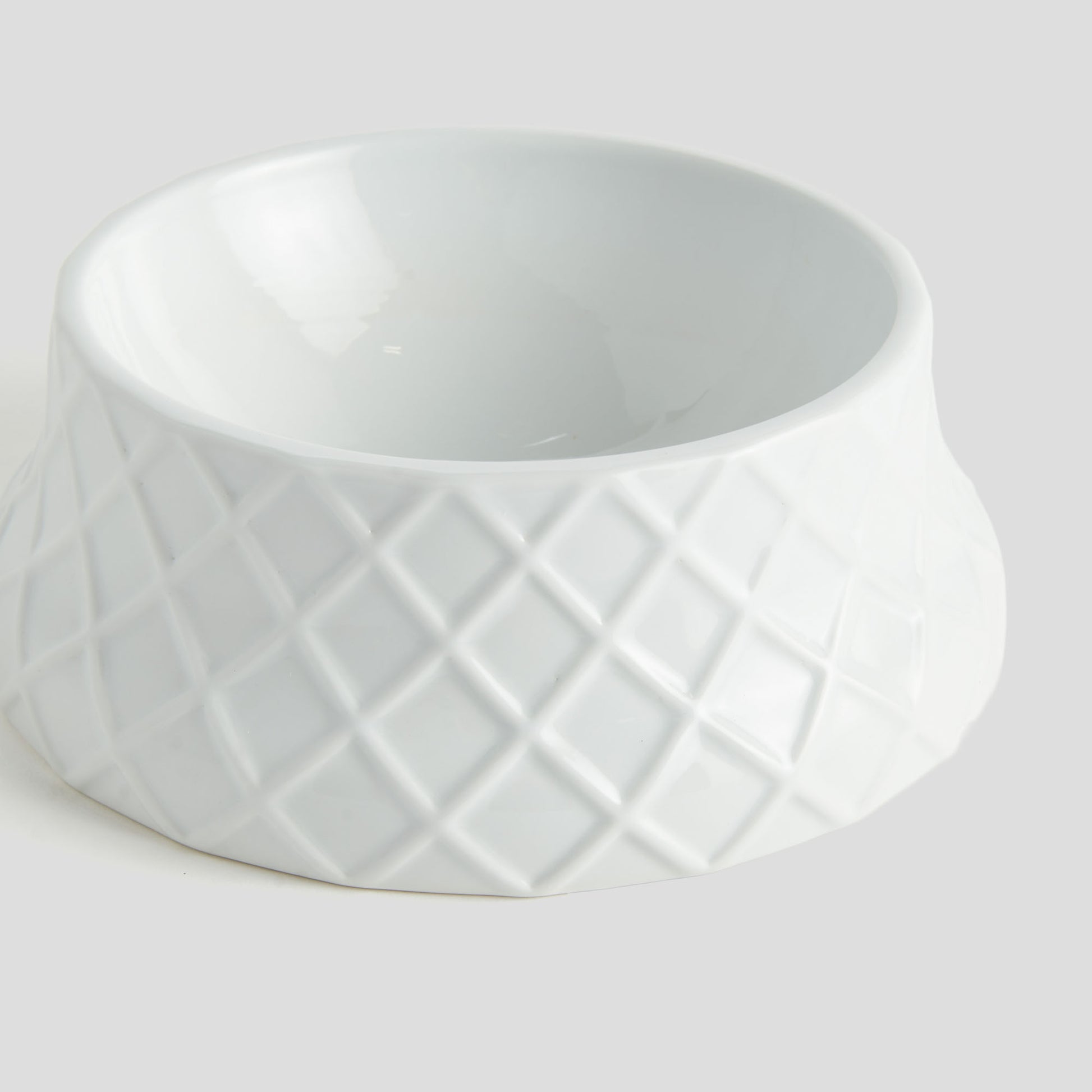 Large white handcrafted porcelain trellis dog bowl - stylish home accent (Image2).