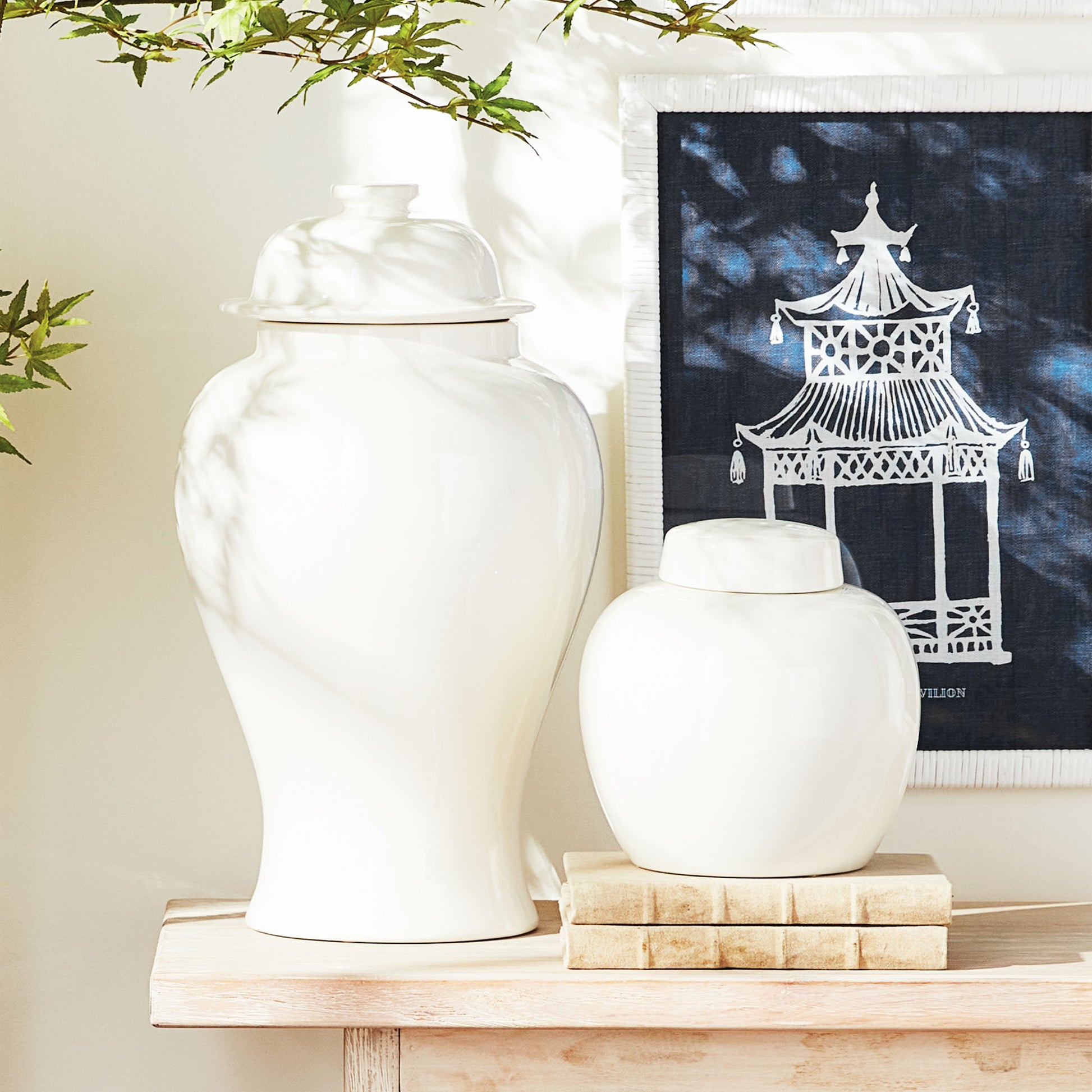 Large white lidded ginger jar - stylish home accent (Image1).