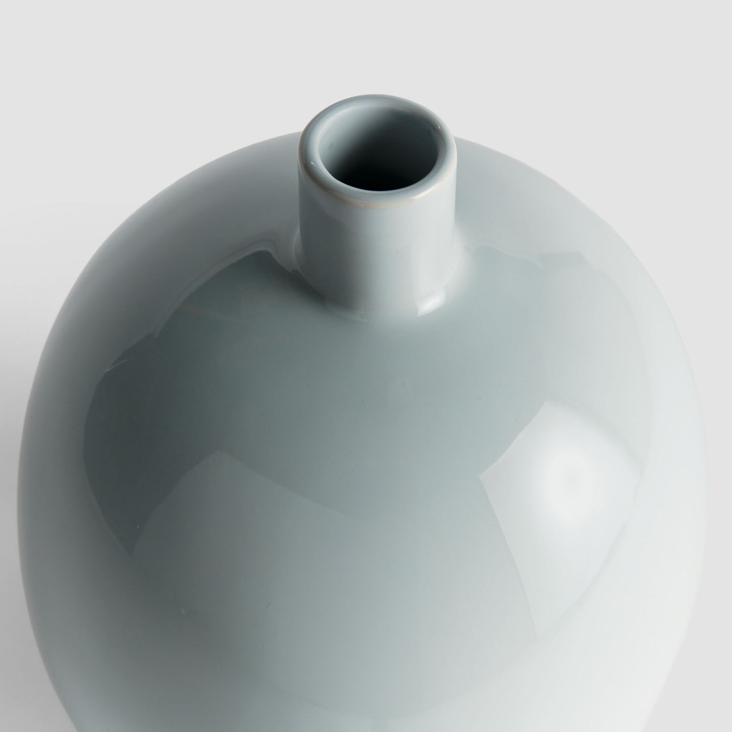 Light blue glossy medium vase - stylish home accent (Image2).