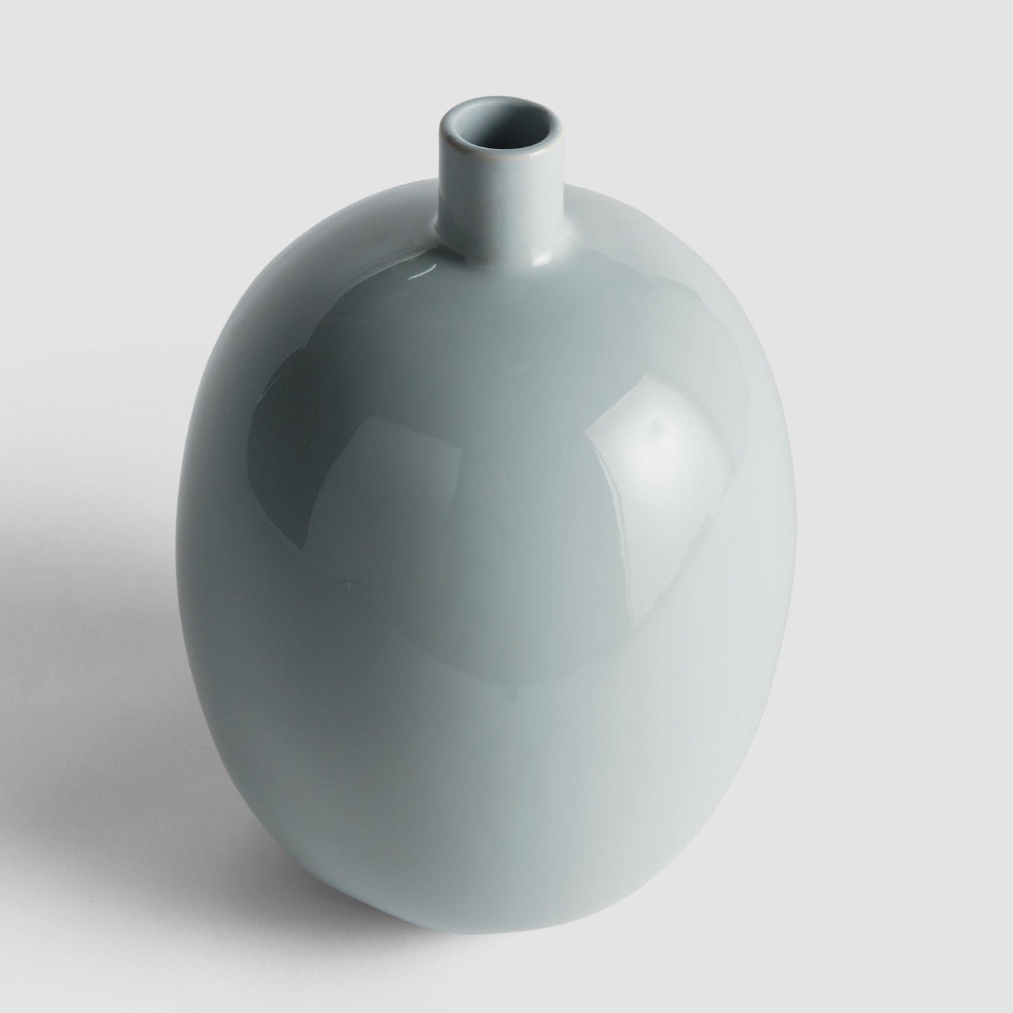 Light blue glossy medium vase - stylish home accent (Image3).