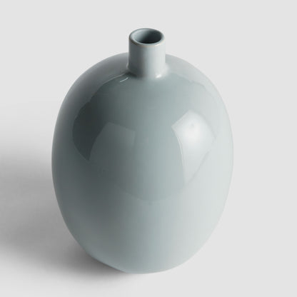 Light blue glossy medium vase - stylish home accent (Image3).