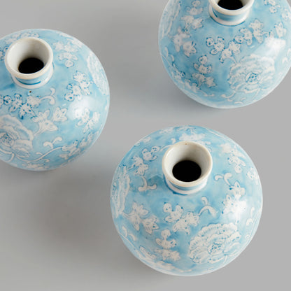Light blue hand-painted porcelain bud vases (set of 3) - stylish home accent (Image3).