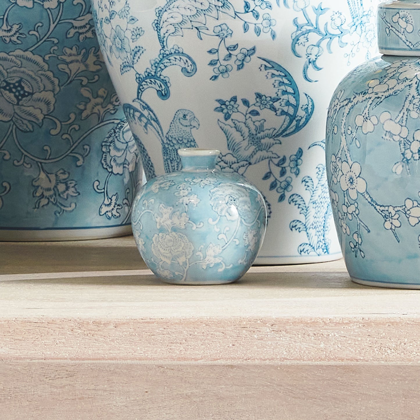 Light blue hand-painted porcelain bud vases (set of 3) - stylish home accent (Image4).