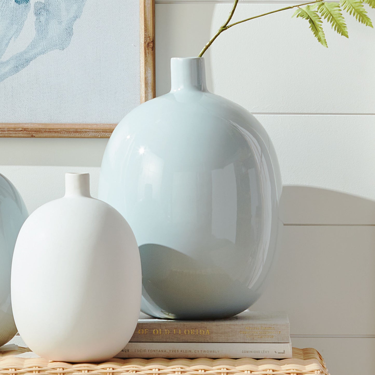 Light blue stoneware large vase - stylish home accent (Image4).