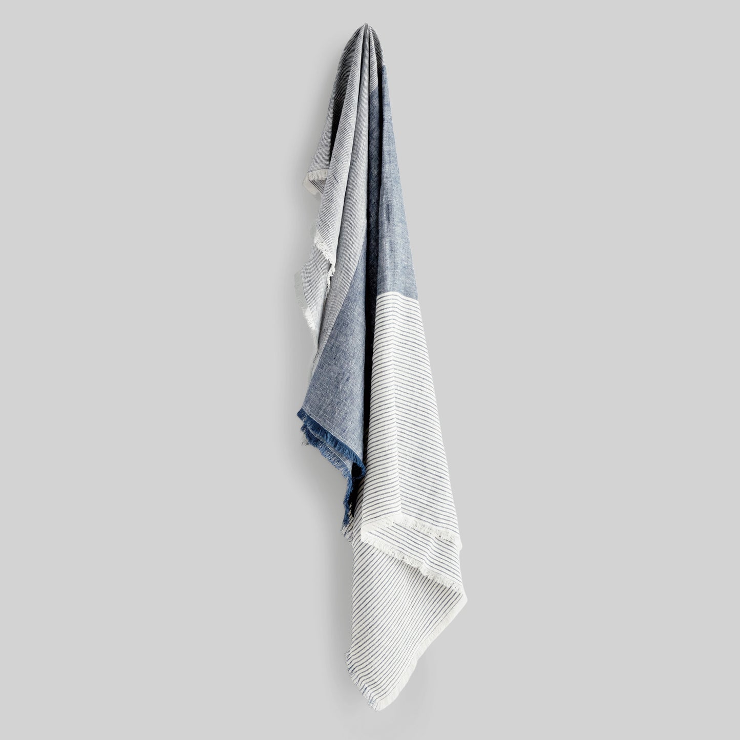 Lightweight navy & ivory linen woven throw.