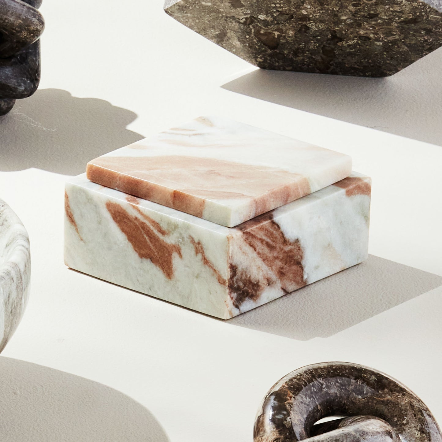Marble square lidded box - stylish home accent (Image1).