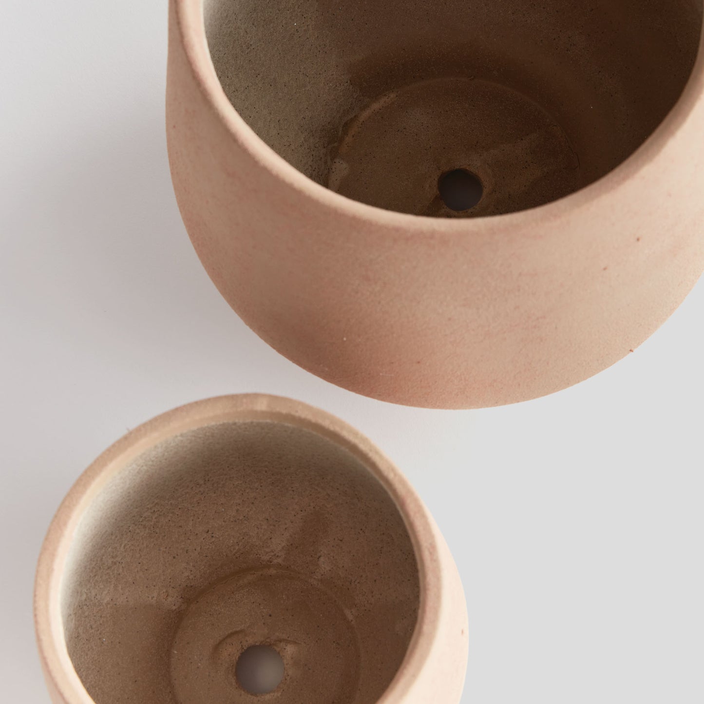 Matte clay pots with drain holes (set of 2) - stylish home accent (Image2).