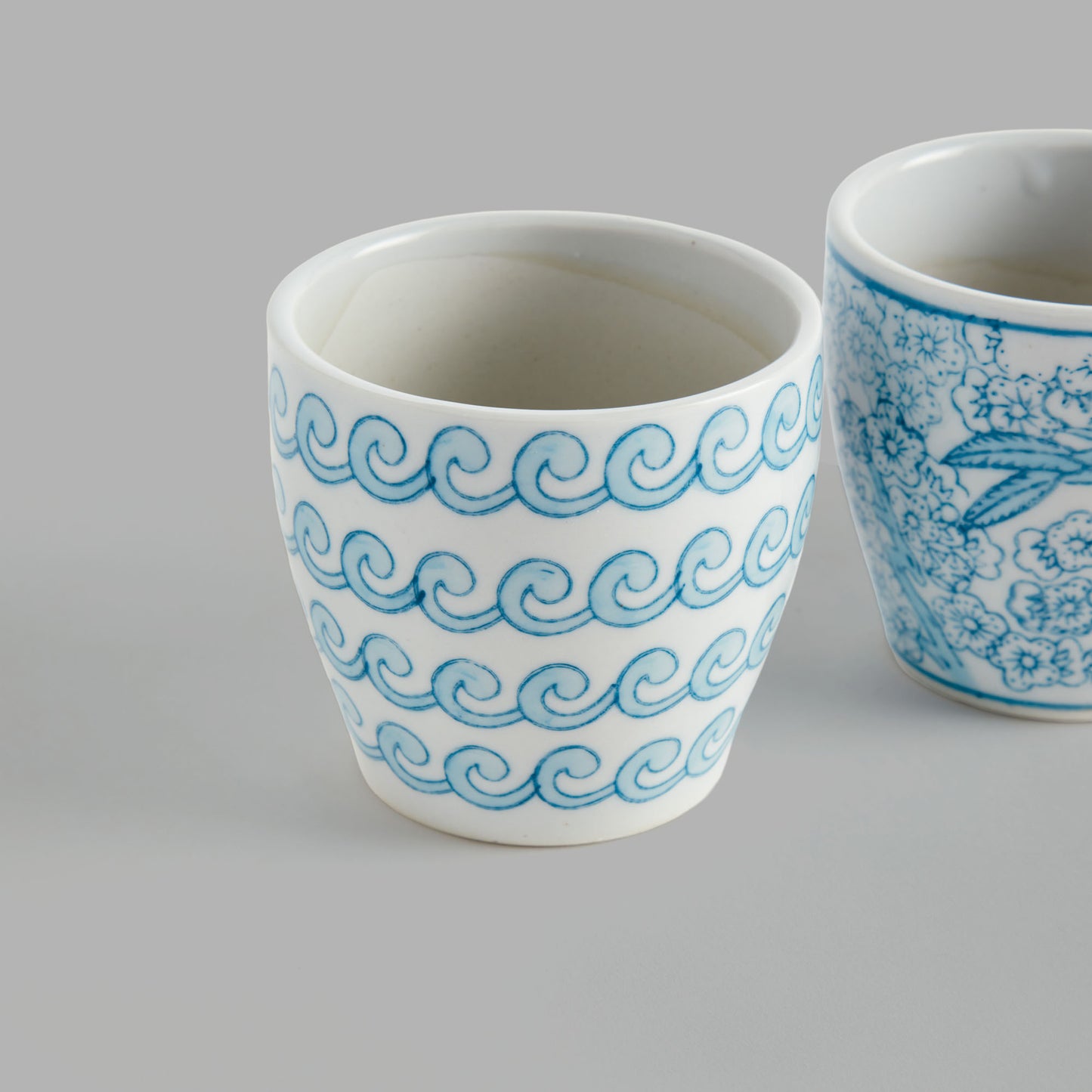 Mini light blue hand-painted porcelain flower pots (set of 6) - stylish home accent (Image3).