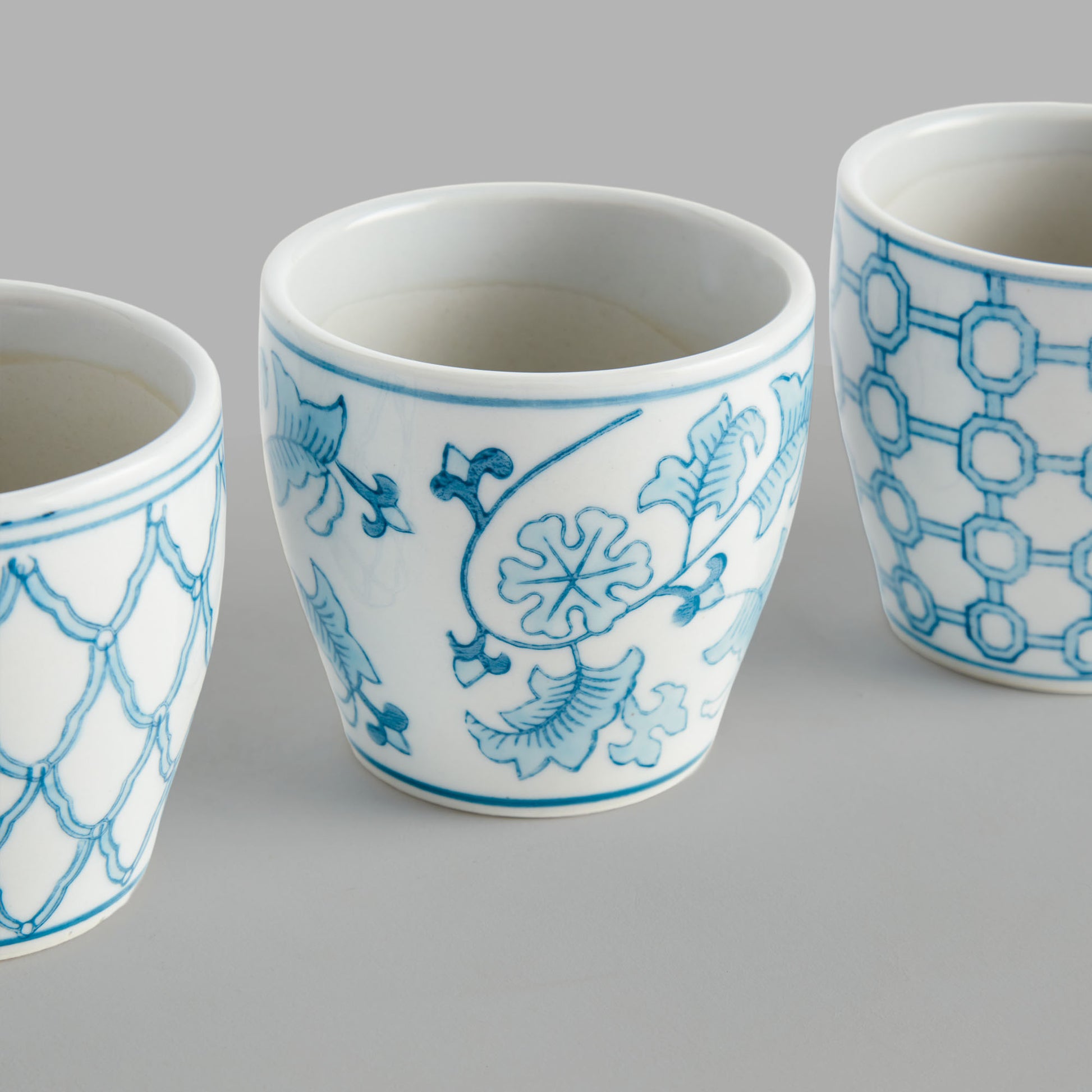 Mini light blue hand-painted porcelain flower pots (set of 6) - stylish home accent (Image6).