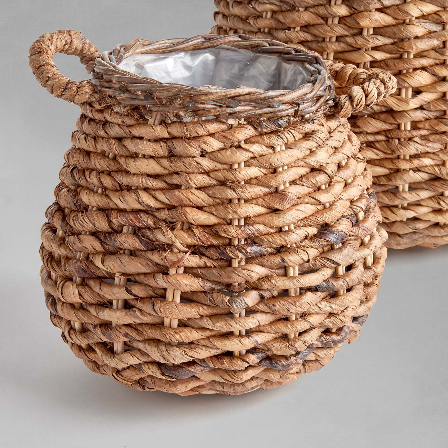 Natural abaca baskets with liners (set of 2) - stylish home accent (Image3).