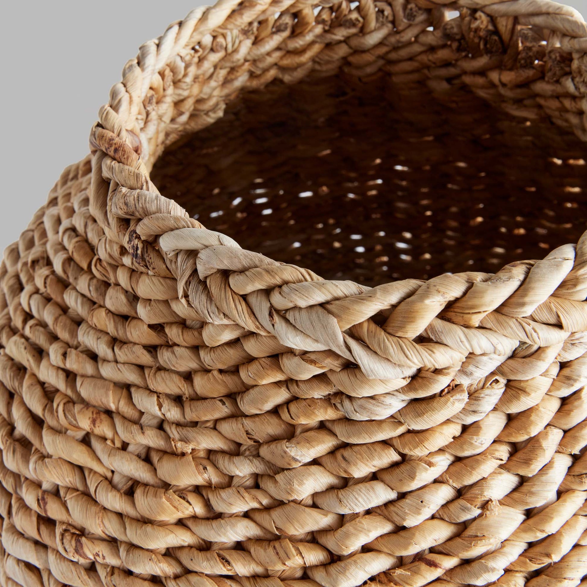 Natural abaca teardrop large vase - stylish home accent (Image3).