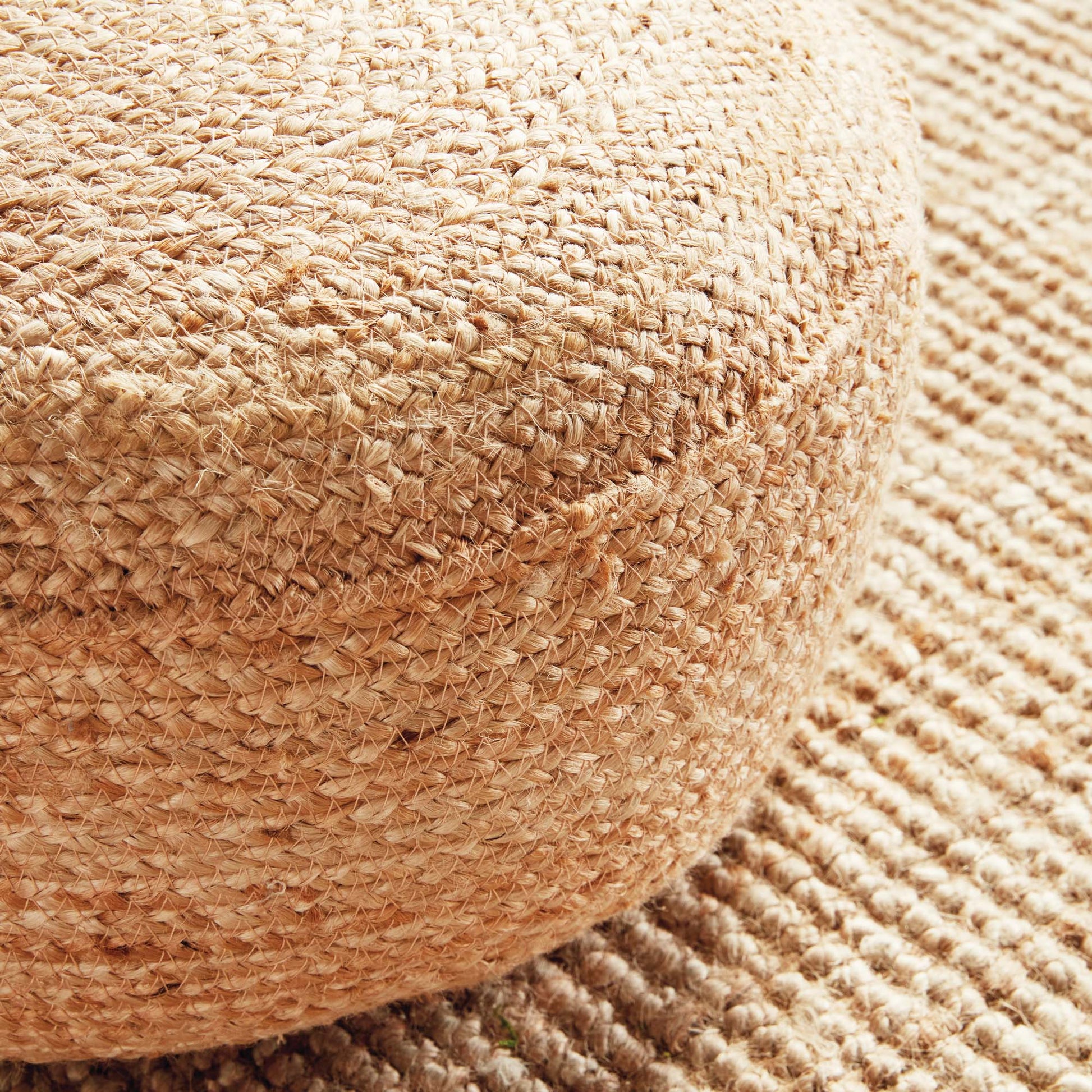 Natural jute round pouf - stylish home accent (Image2).