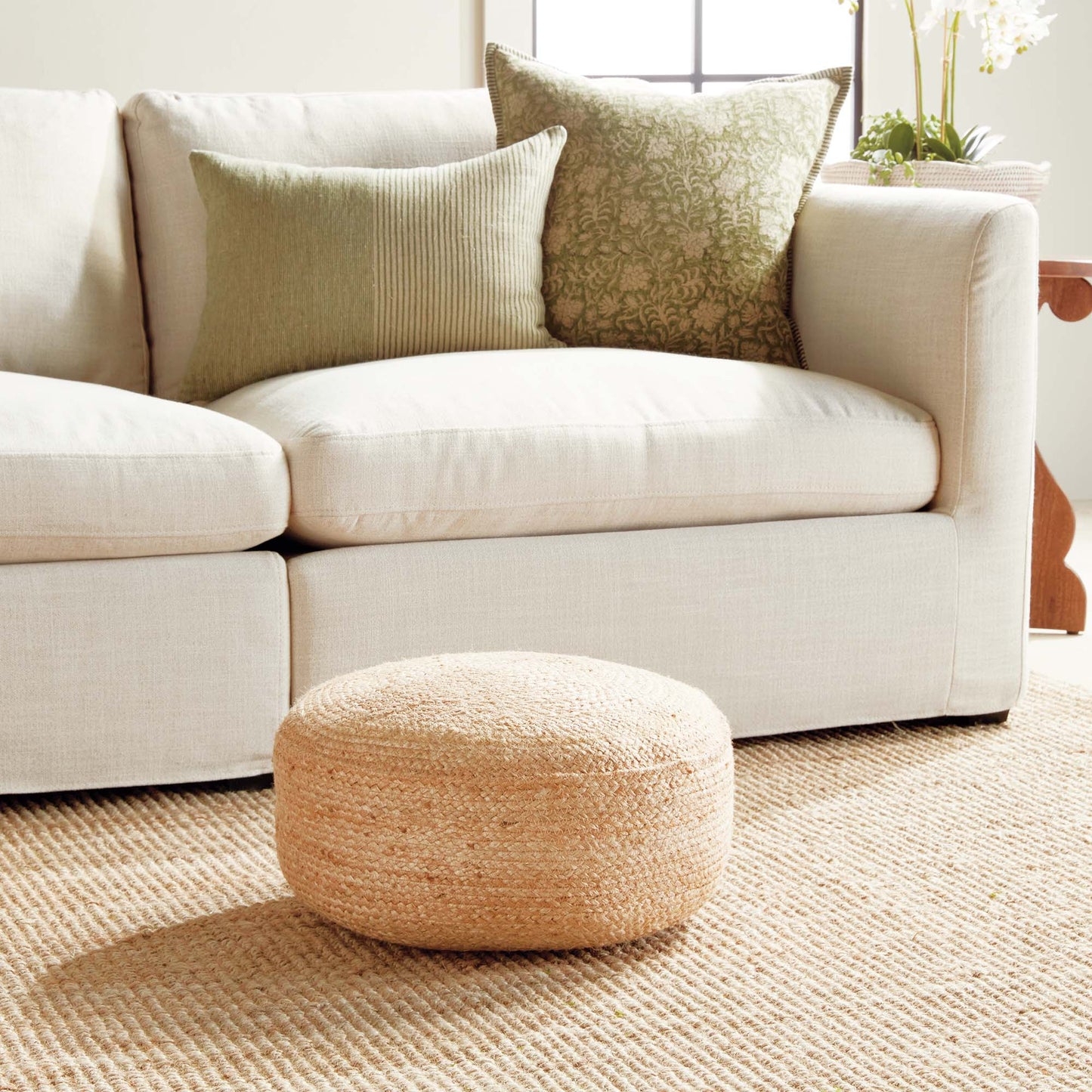 Natural jute round pouf - stylish home accent (Image3).
