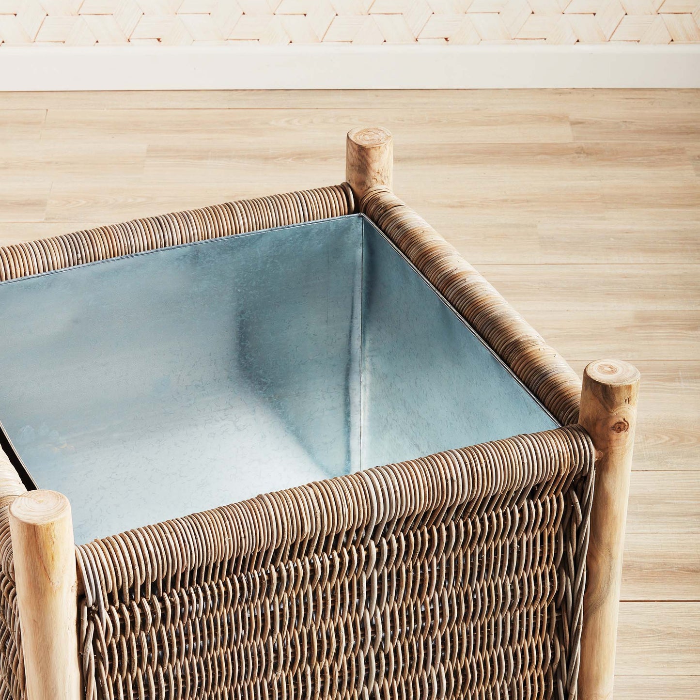 Natural rattan grand planter with teak legs 32 inch - stylish home accent (Image3).