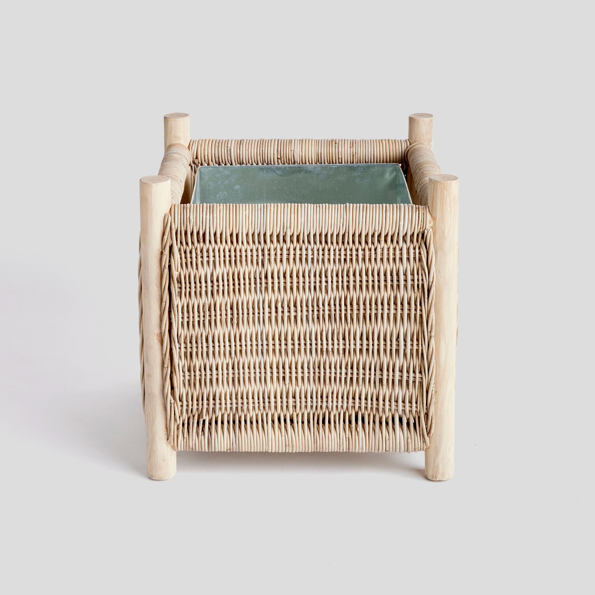 Natural rattan medium planter with teak legs 26 inch - stylish home accent (Image4).