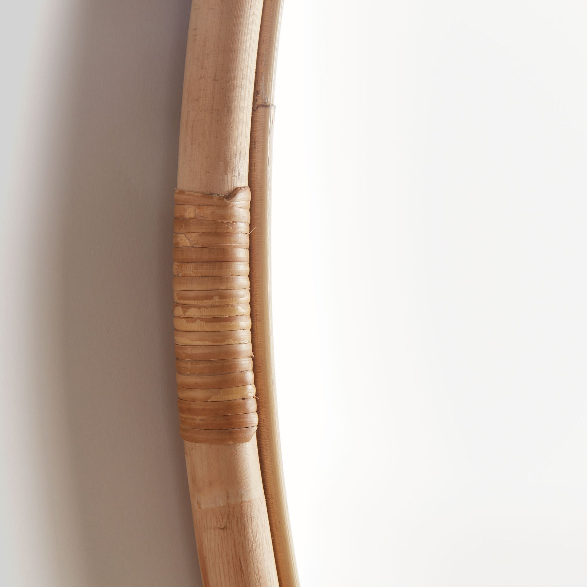 Natural rattan round large mirror 39.5 inch - stylish home accent (Image2).