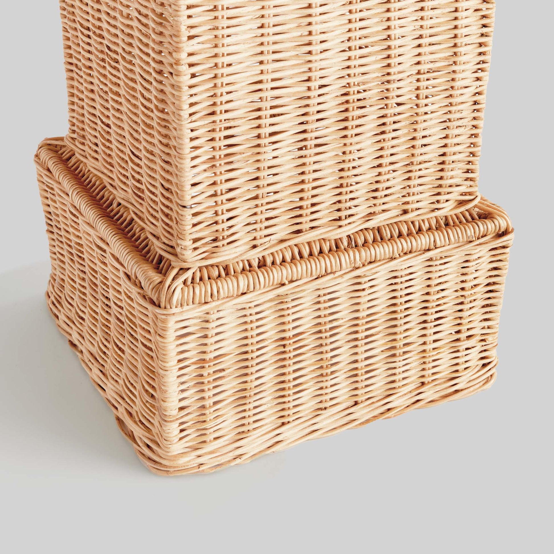 Natural rattan short pedestal - stylish home accent (Image3).