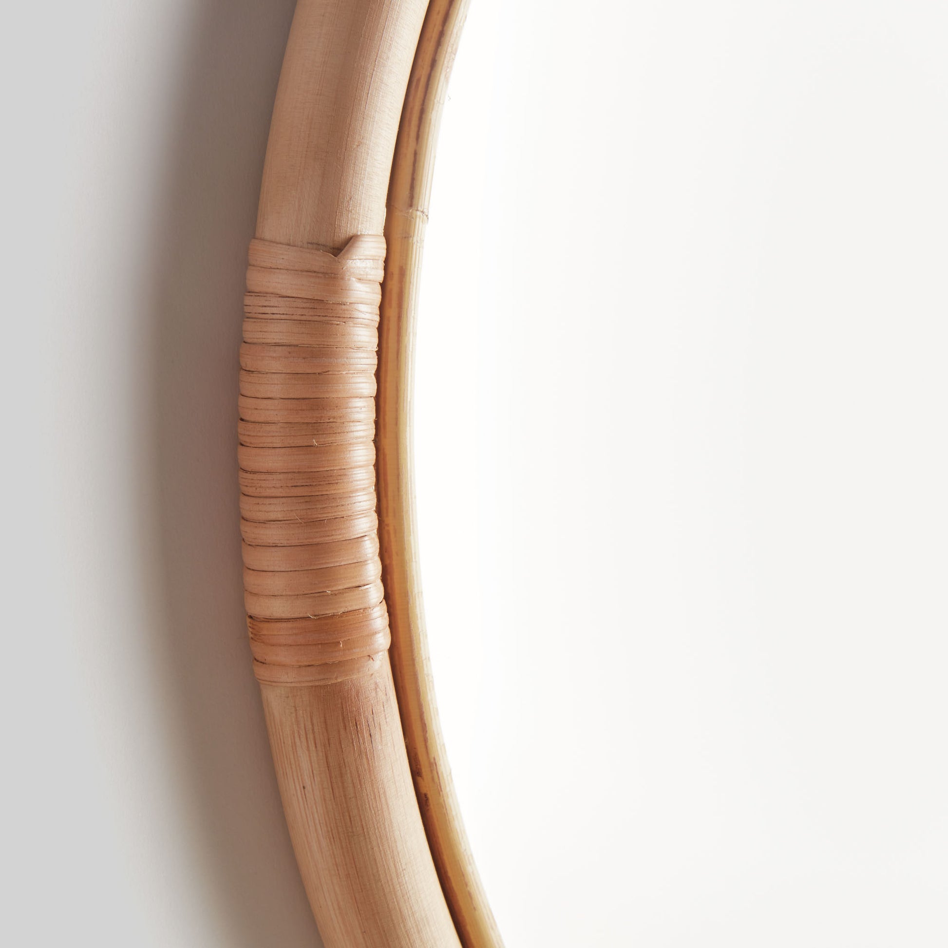 Natural rattan small mirror 20.5 inch - stylish home accent (Image2).