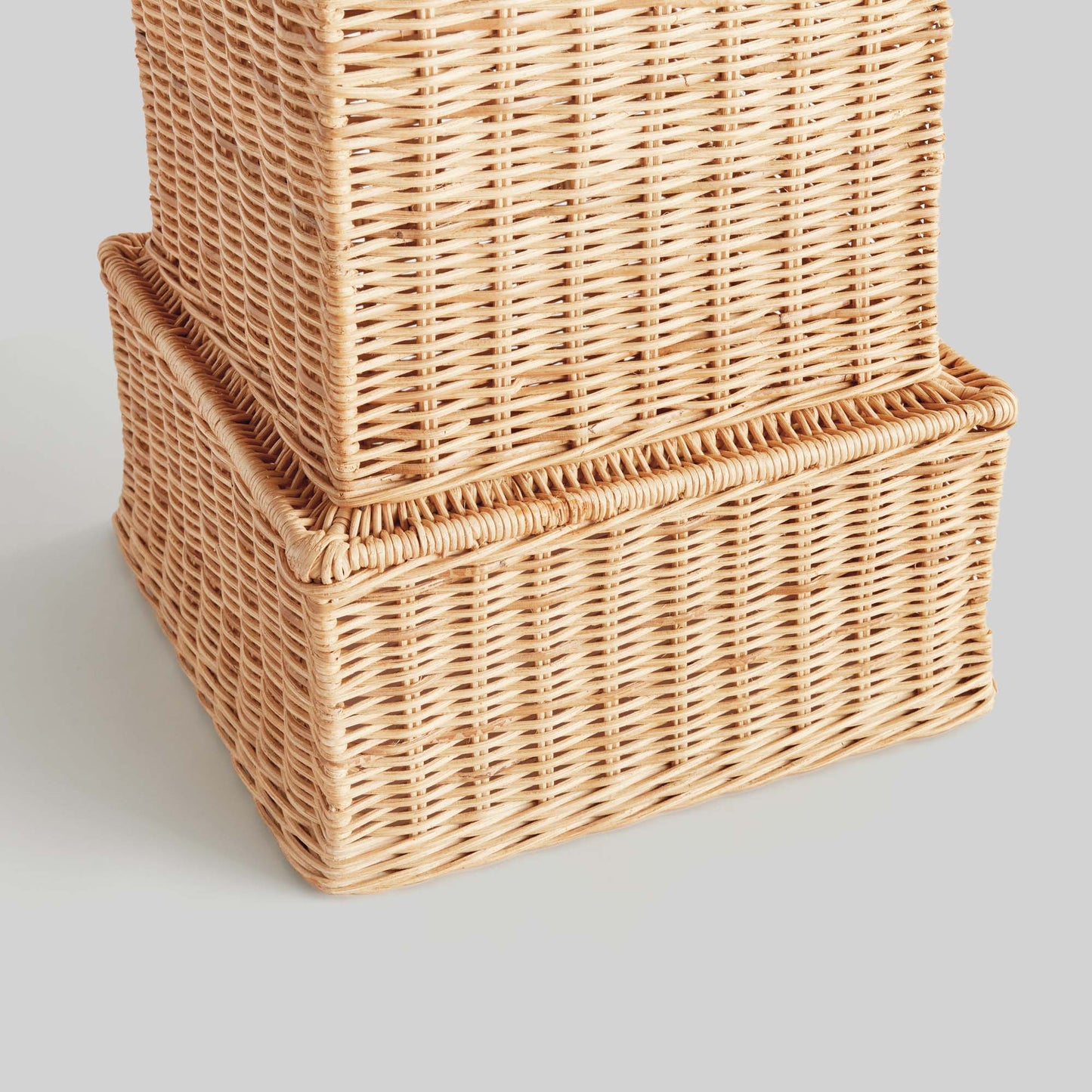 Natural rattan tall pedestal - stylish home accent (Image3).