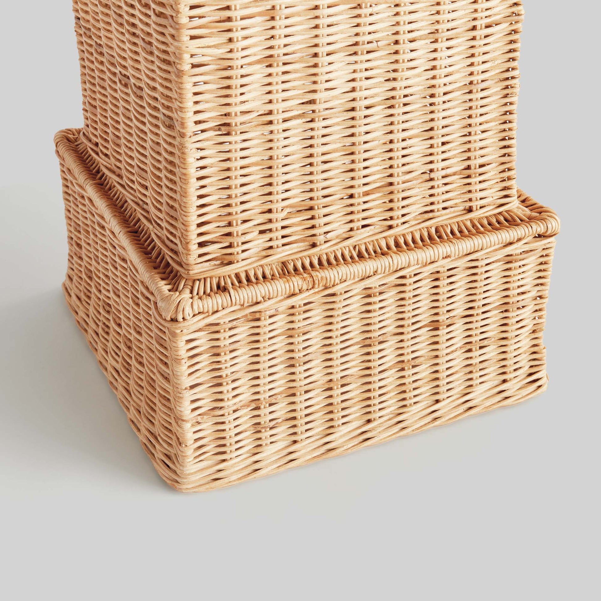 Natural rattan tall pedestal - stylish home accent (Image3).
