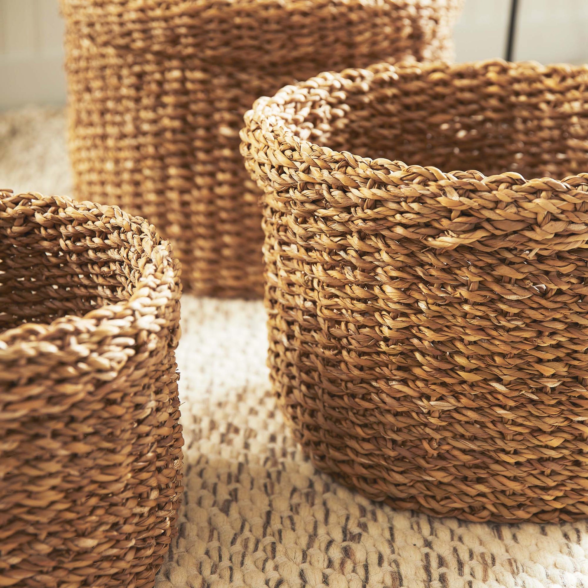 Natural seagrass round baskets with cuffs (set of 3) - stylish home accent (Image2).