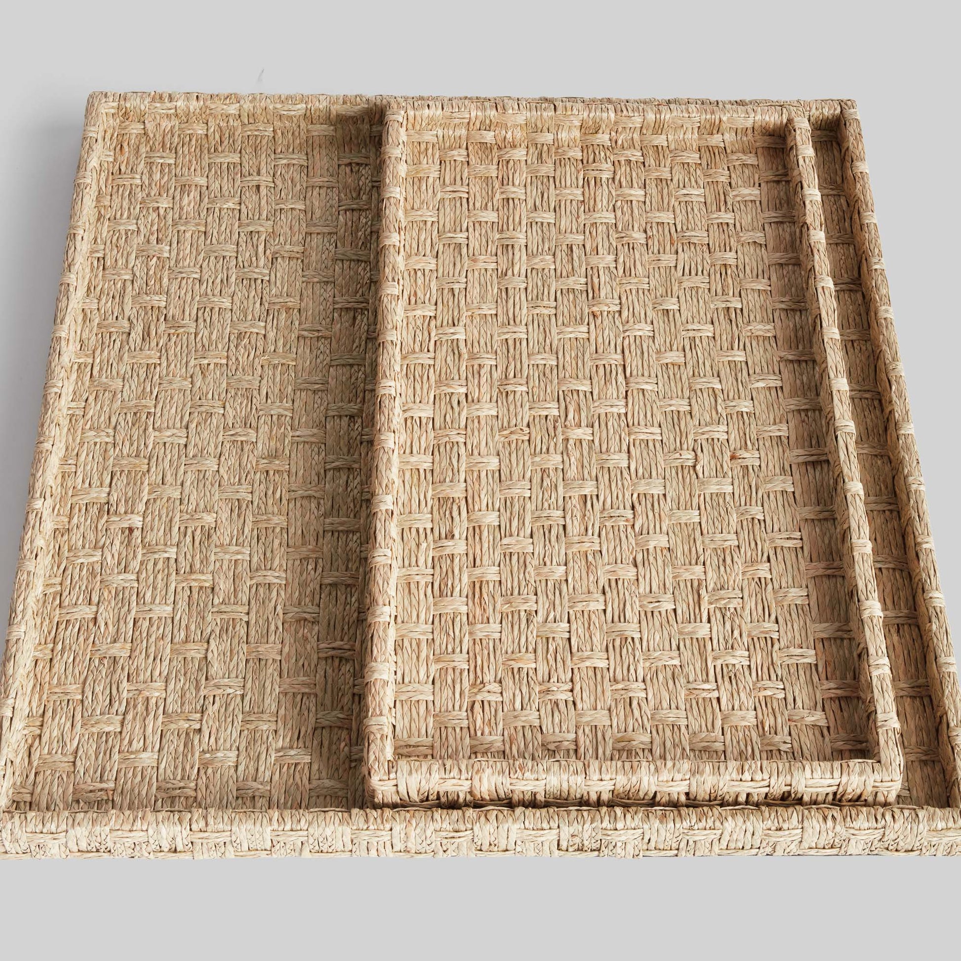 Natural woven rivergrass large nesting trays (set of 2) - stylish home accent (Image5).