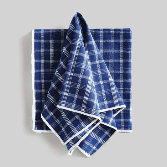 Navy blue plaid with white border cotton dinner napkins (set of 4) - stylish home accent (Image1).