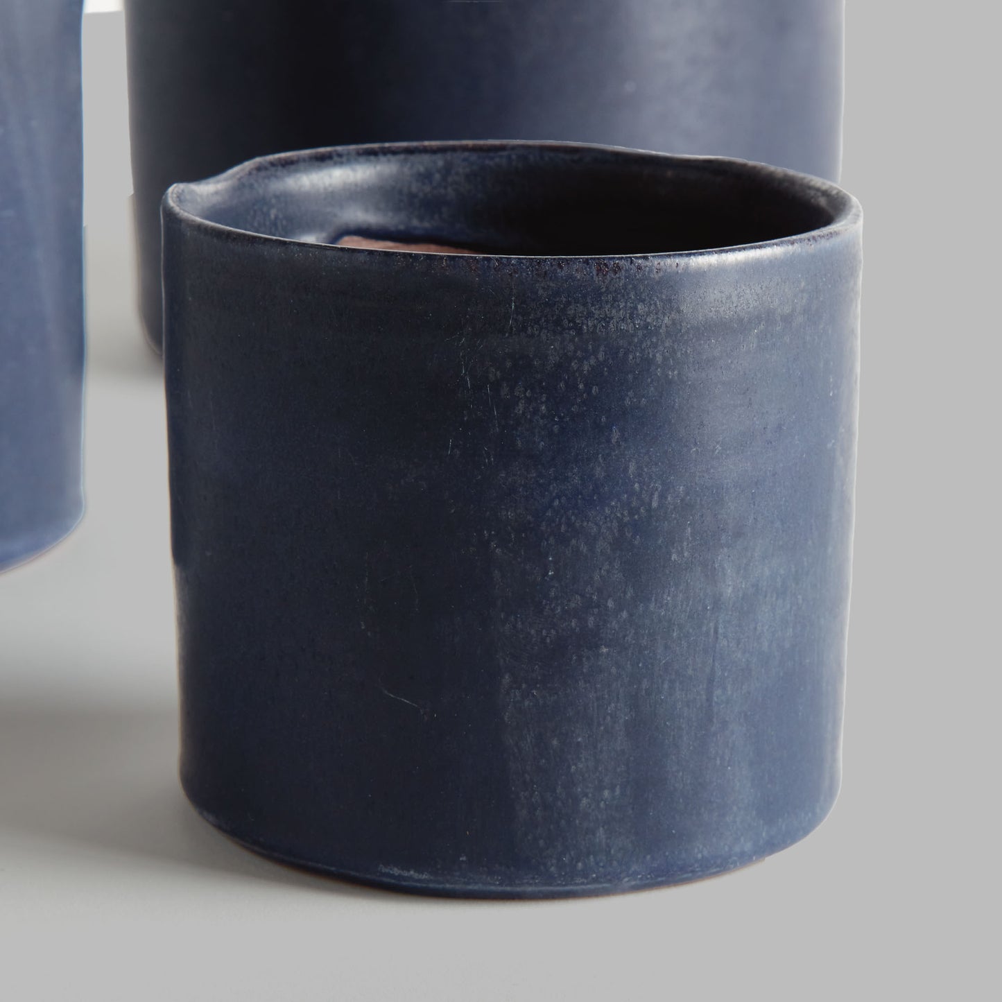 Navy crackle glaze terracotta cachepots (set of 3) - stylish home accent (Image2).