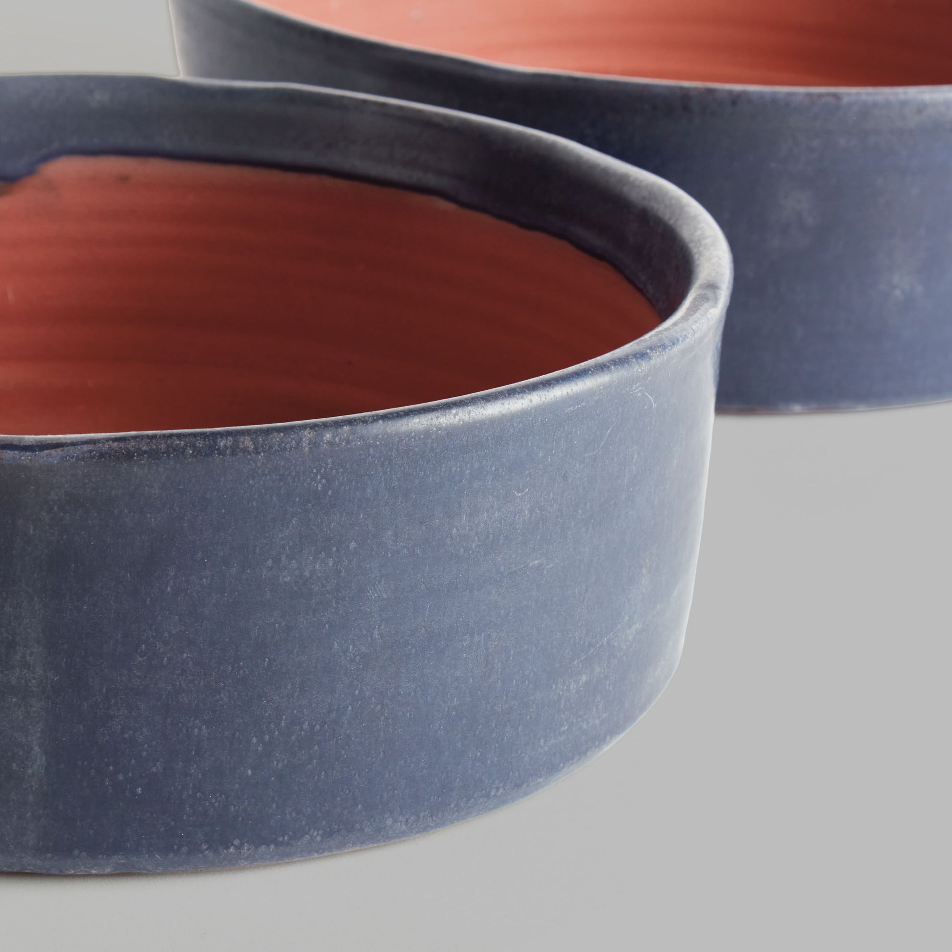Navy crackle glaze terracotta low bowls (set of 2) - stylish home accent (Image2).
