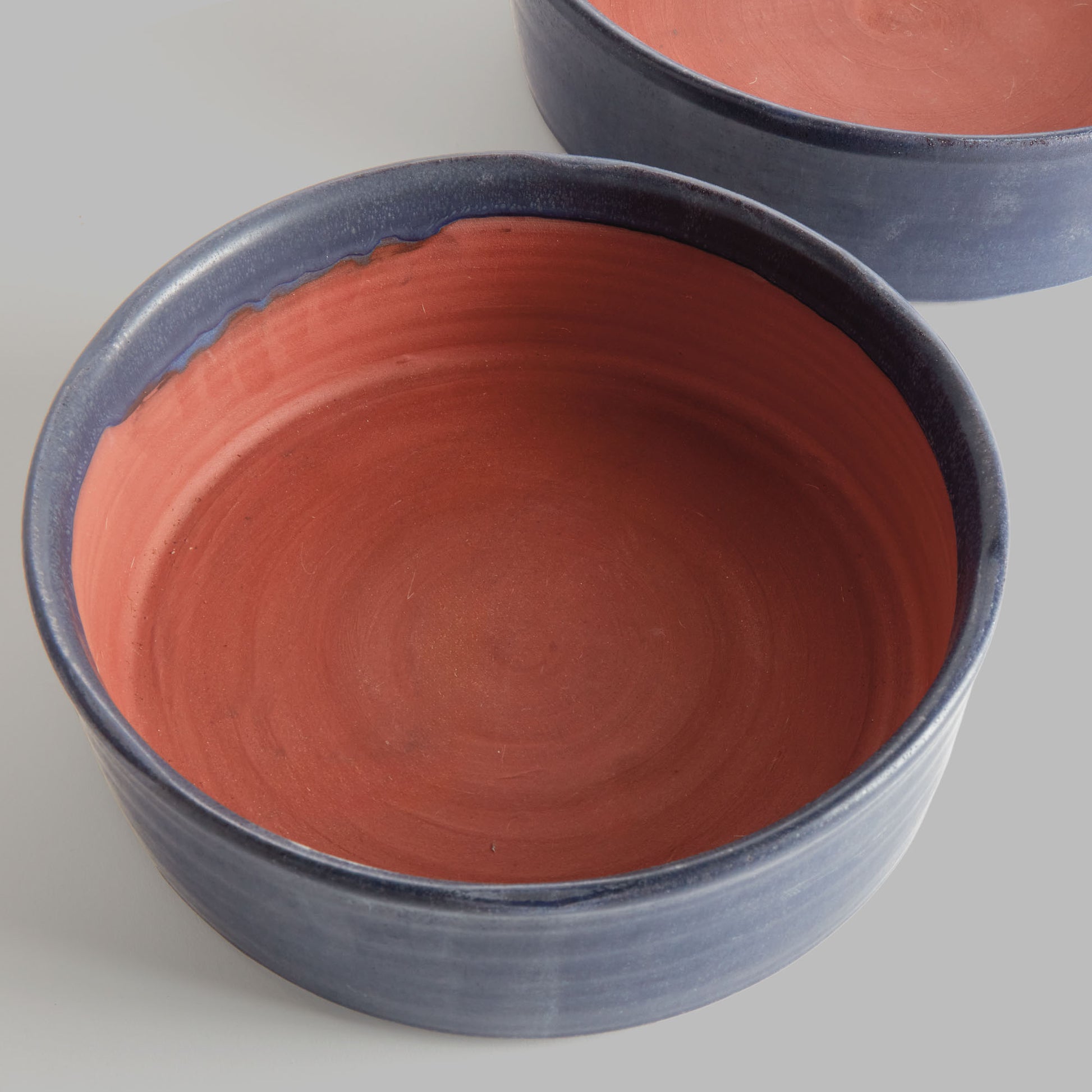 Navy crackle glaze terracotta low bowls (set of 2) - stylish home accent (Image3).