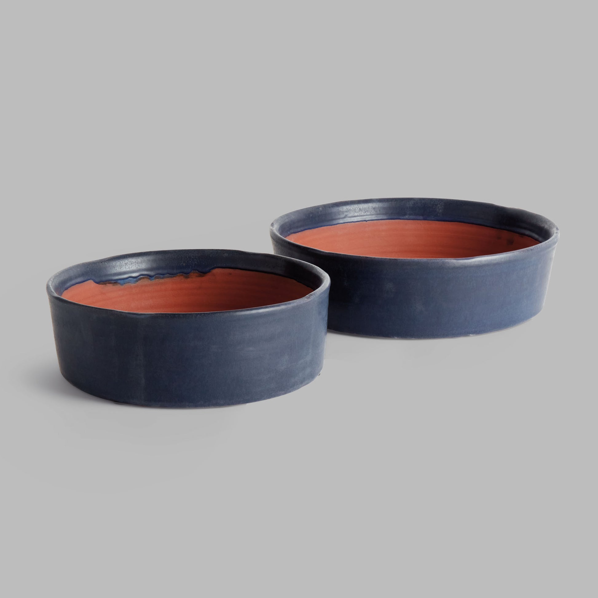 Navy crackle glaze terracotta low bowls (set of 2) - stylish home accent (Image6).