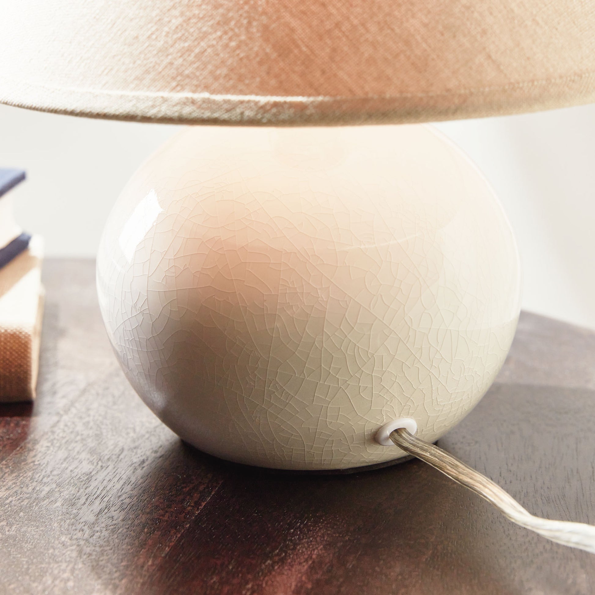 Off-white crackle glaze mini lamp - stylish home accent (Image6).