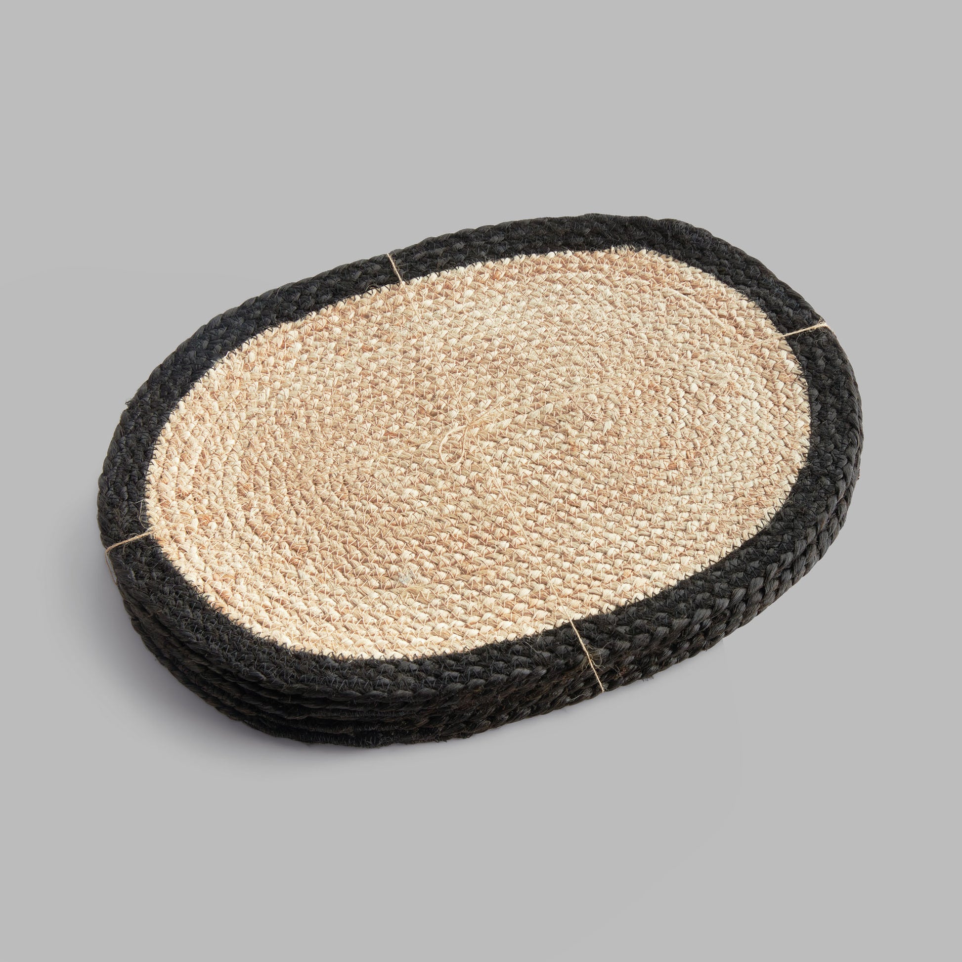 Oval jute placemats with black border (set of 8) - stylish home accent (Image4).