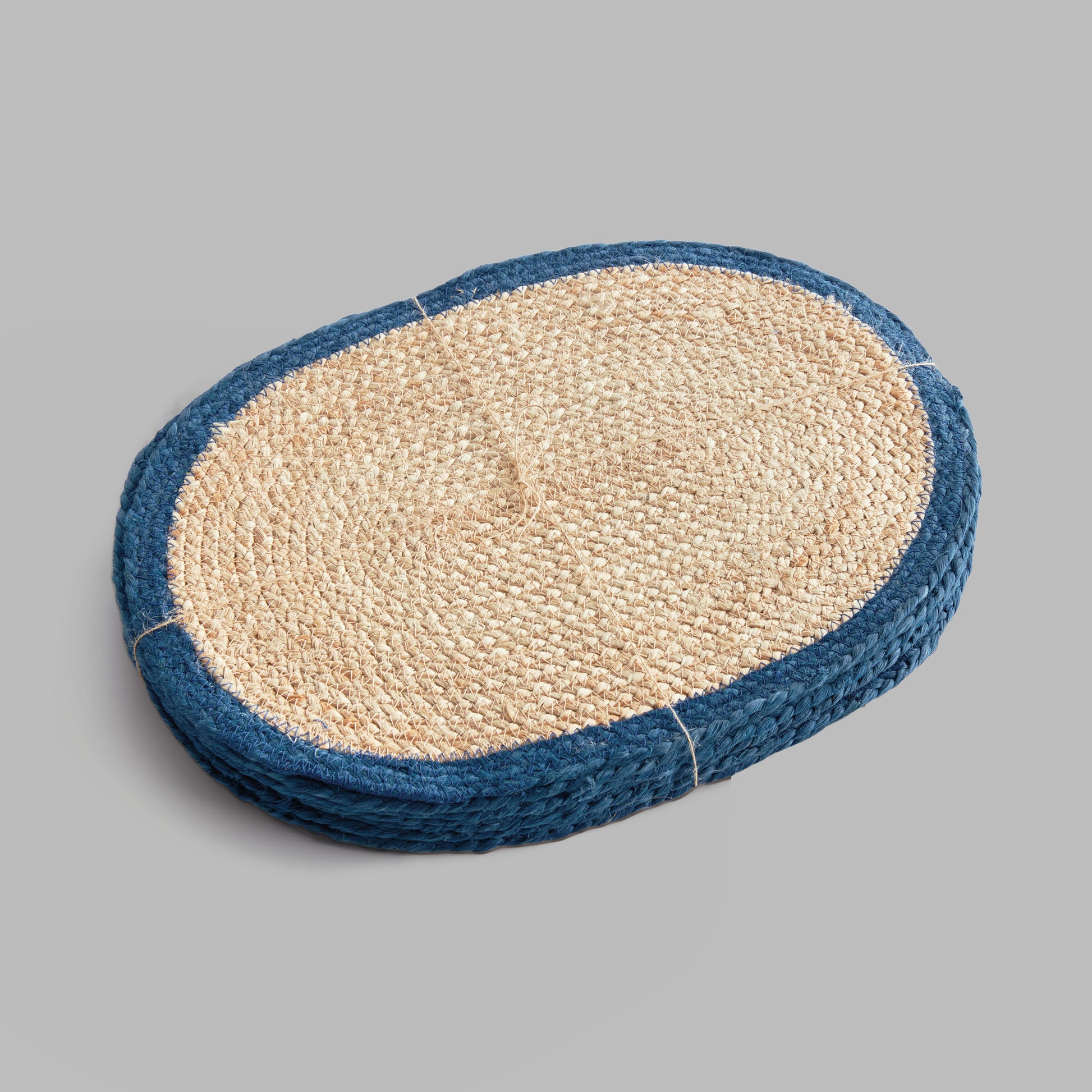 Oval jute placemats with navy border (set of 8) - stylish home accent (Image4).