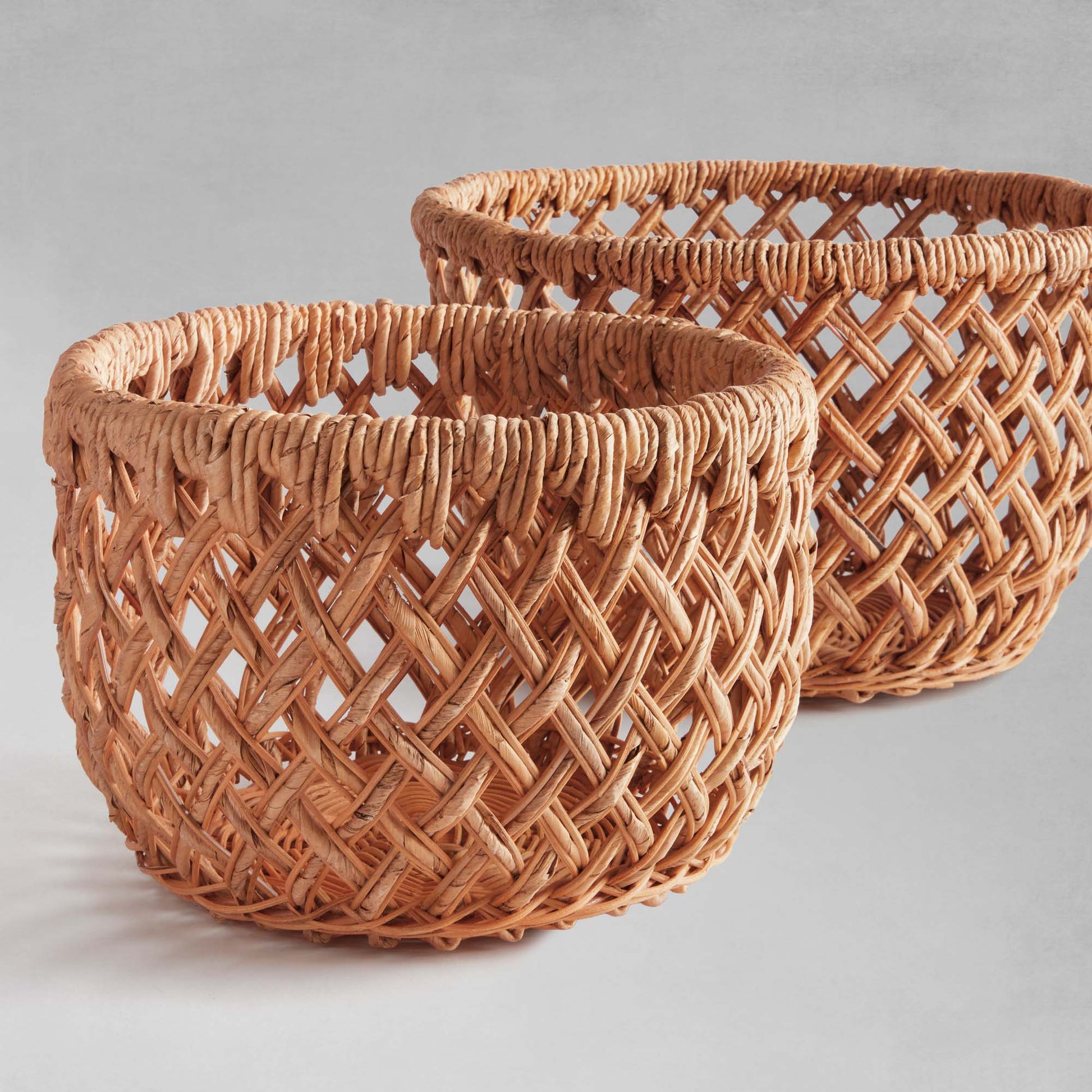 Oval woven banana leaf baskets (set of 2) - stylish home accent (Image4).