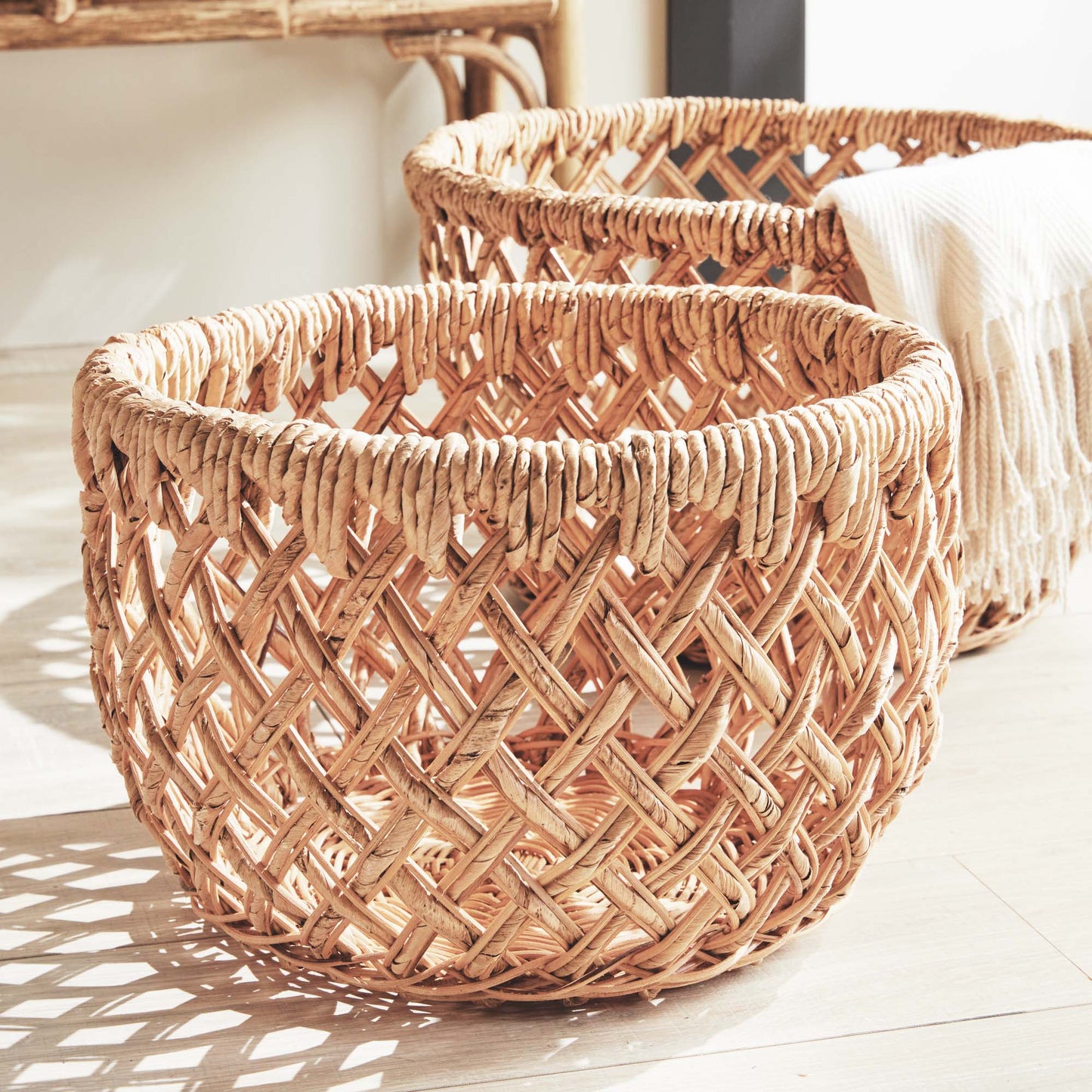 Oval woven banana leaf baskets (set of 2) - stylish home accent (Image5).