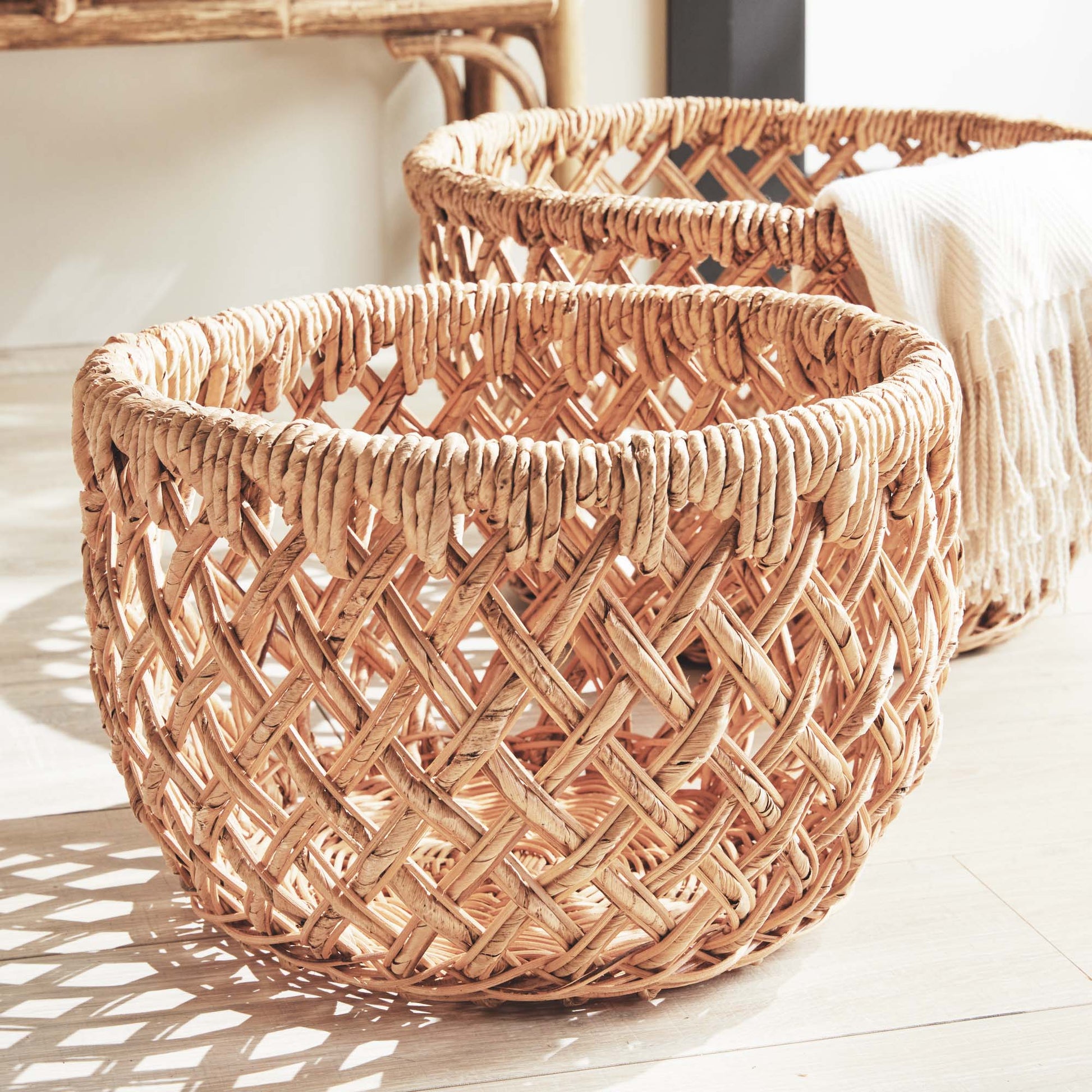 Oval woven banana leaf baskets (set of 2) - stylish home accent (Image5).