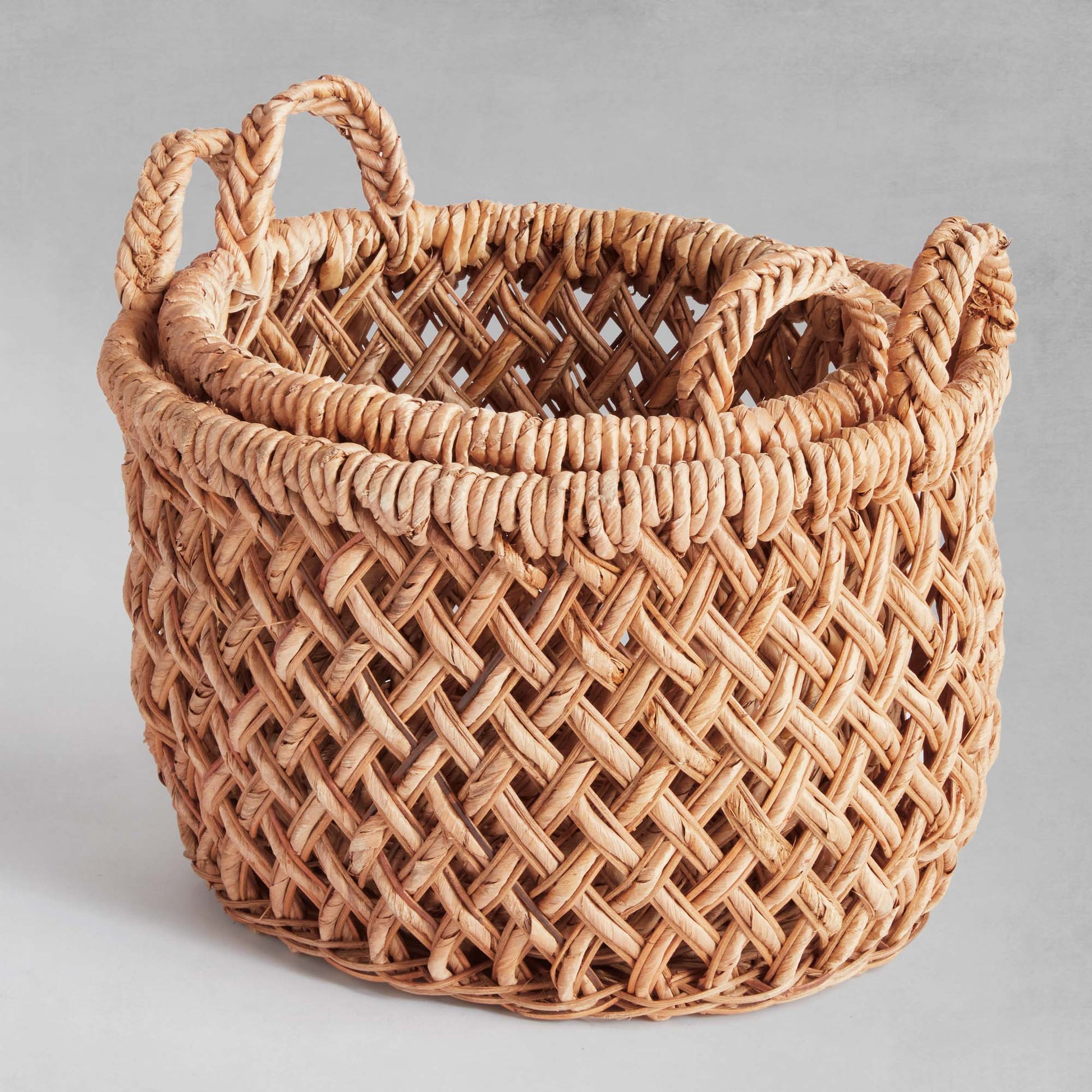 Oval woven banana leaf baskets with handles (set of 2) - stylish home accent (Image2).