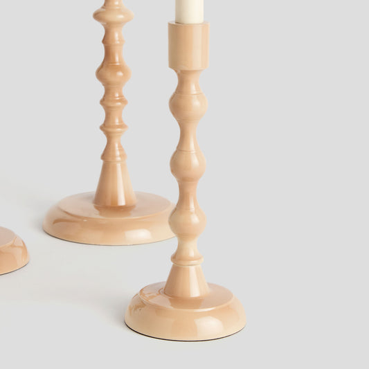 Pink enamel taper holders (set of 3) - stylish home accent (Image2).